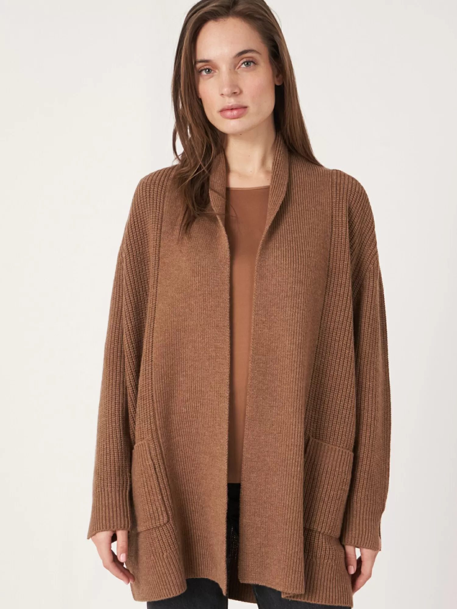 Gilet Femme en Laine Mérinos - Maille Épaisse avec Motif Côtes et Poches Fonctionnelles - Confort et Style pour Tenue Décontractée ou Élégante