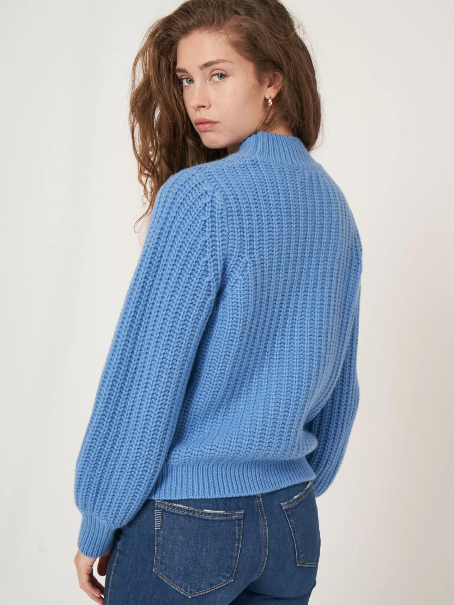 Doux pull féminin en cachemire à motifs côtelés - Maille épaisse pour un style confortable et élégant