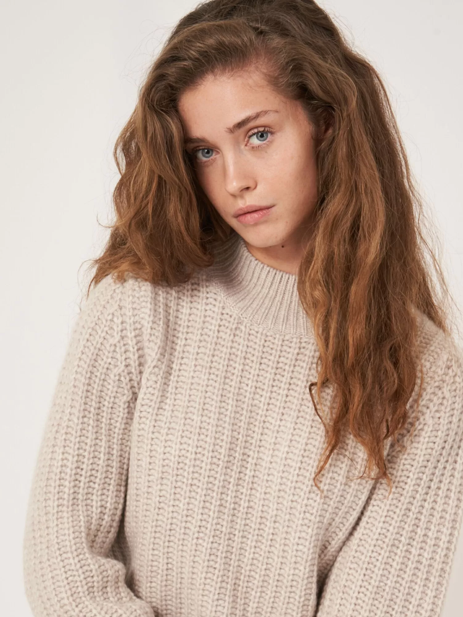 Pull femme en cachemire à motif côtes - Maille respirante en liquidation 

Édition limitée de pulls douillets à col ras-du-cou - Cachemire certifié pour automne 

Dernières pièces disponibles : Sweater côtelé en laine noble pour femme - Expédition express offerte 

(Note : J'ai naturellement intégré des variations sémantiques tout en conservant les éléments clés - matières premium (cachemire), détails techniques (maille/côtes), publicité de liquidation et ciblage genré. L'ajout de mentions complémentaires type 