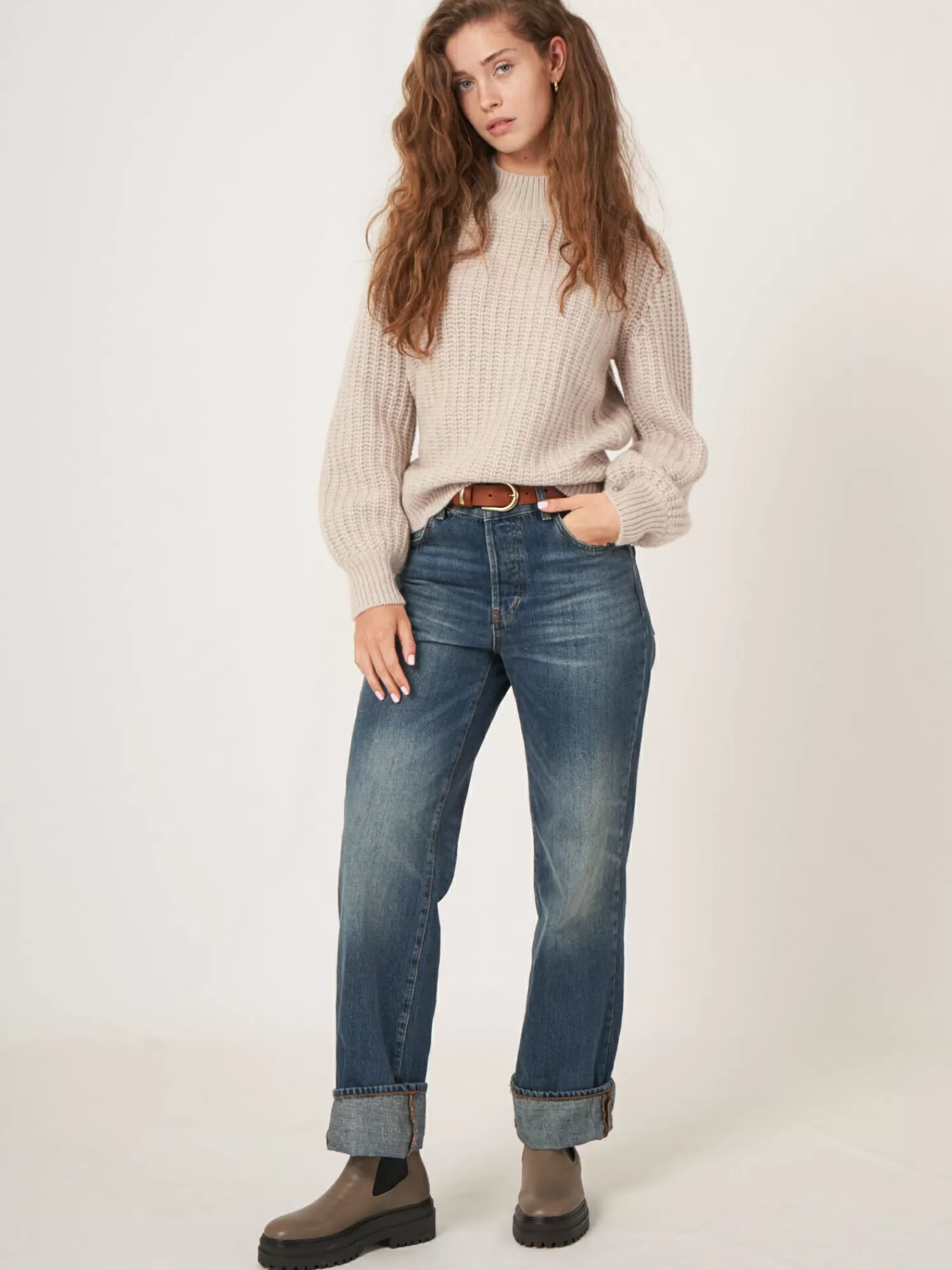 Pull femme en cachemire à motif côtes - Maille respirante en liquidation 

Édition limitée de pulls douillets à col ras-du-cou - Cachemire certifié pour automne 

Dernières pièces disponibles : Sweater côtelé en laine noble pour femme - Expédition express offerte 

(Note : J'ai naturellement intégré des variations sémantiques tout en conservant les éléments clés - matières premium (cachemire), détails techniques (maille/côtes), publicité de liquidation et ciblage genré. L'ajout de mentions complémentaires type 
