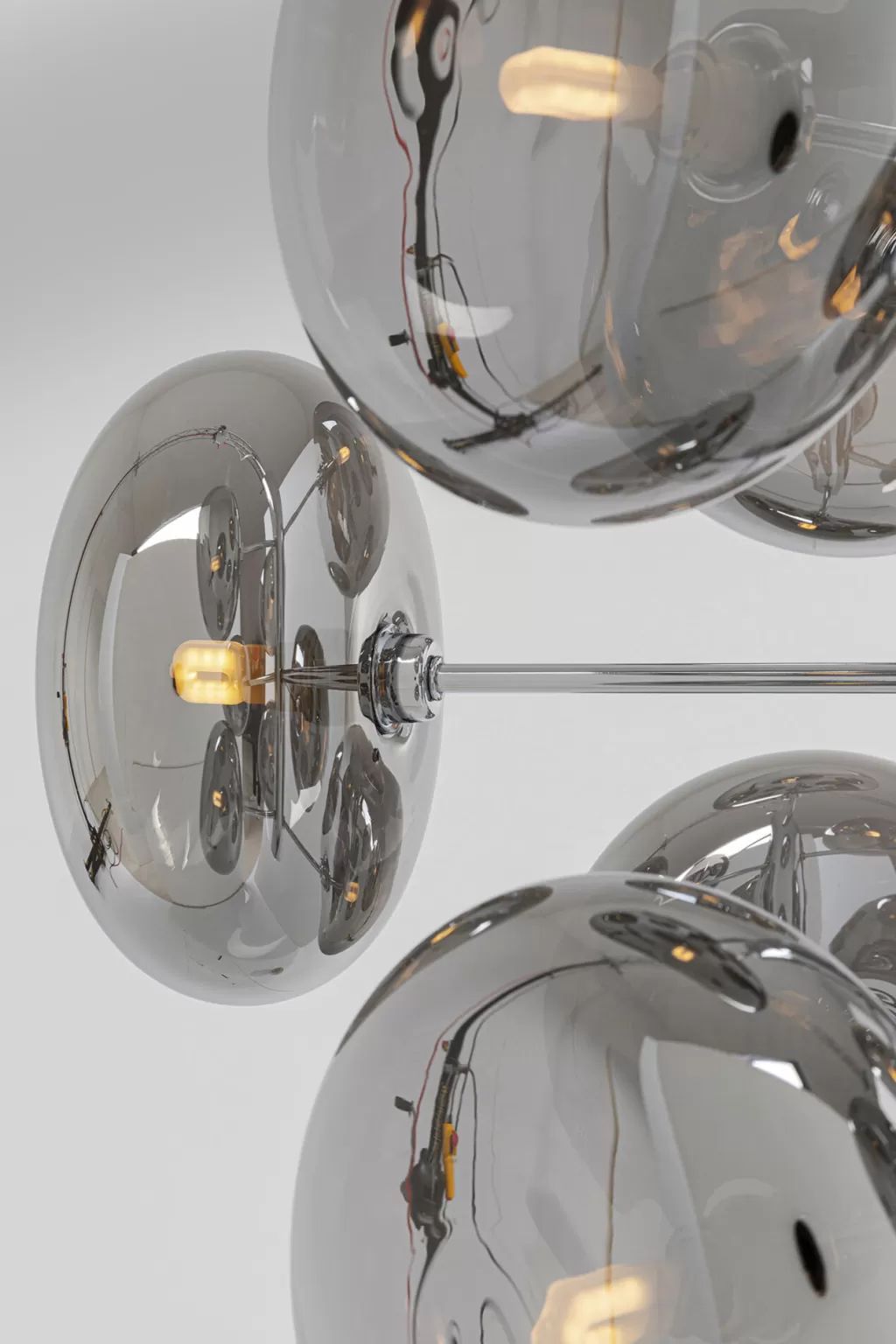 Lustre suspendu design moderne KARE - Finition chromée brillante pour intérieur élégant