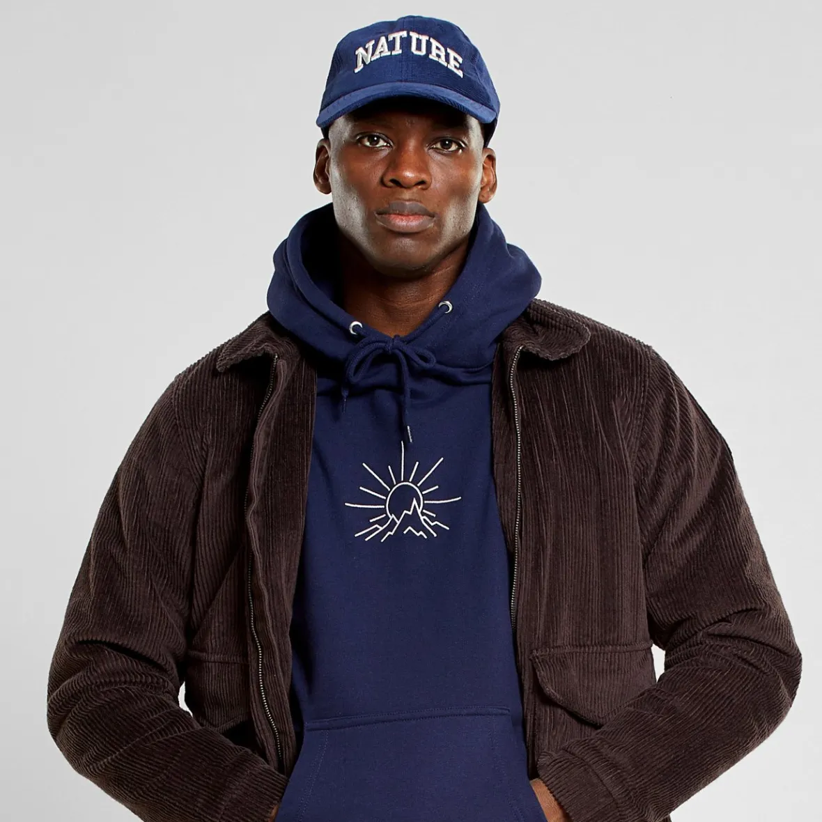Sweat capuche Falun Mountain Line - Bleu marine en liquidation express | Dernières pièces disponibles