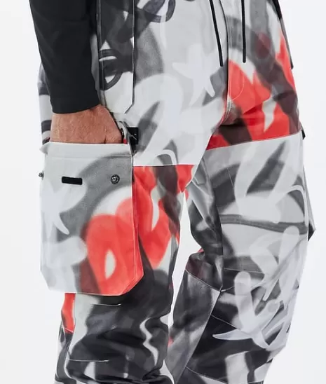 Équipement Glacial Urbanisé : Tenues de Montagne Élégantes pour Passionnés de Freeride 

(Alternative plus dynamique)  
Vêtements de Glisse Iconiques - Style Radical pour Affronter l'Hiver en Mode Streetwear