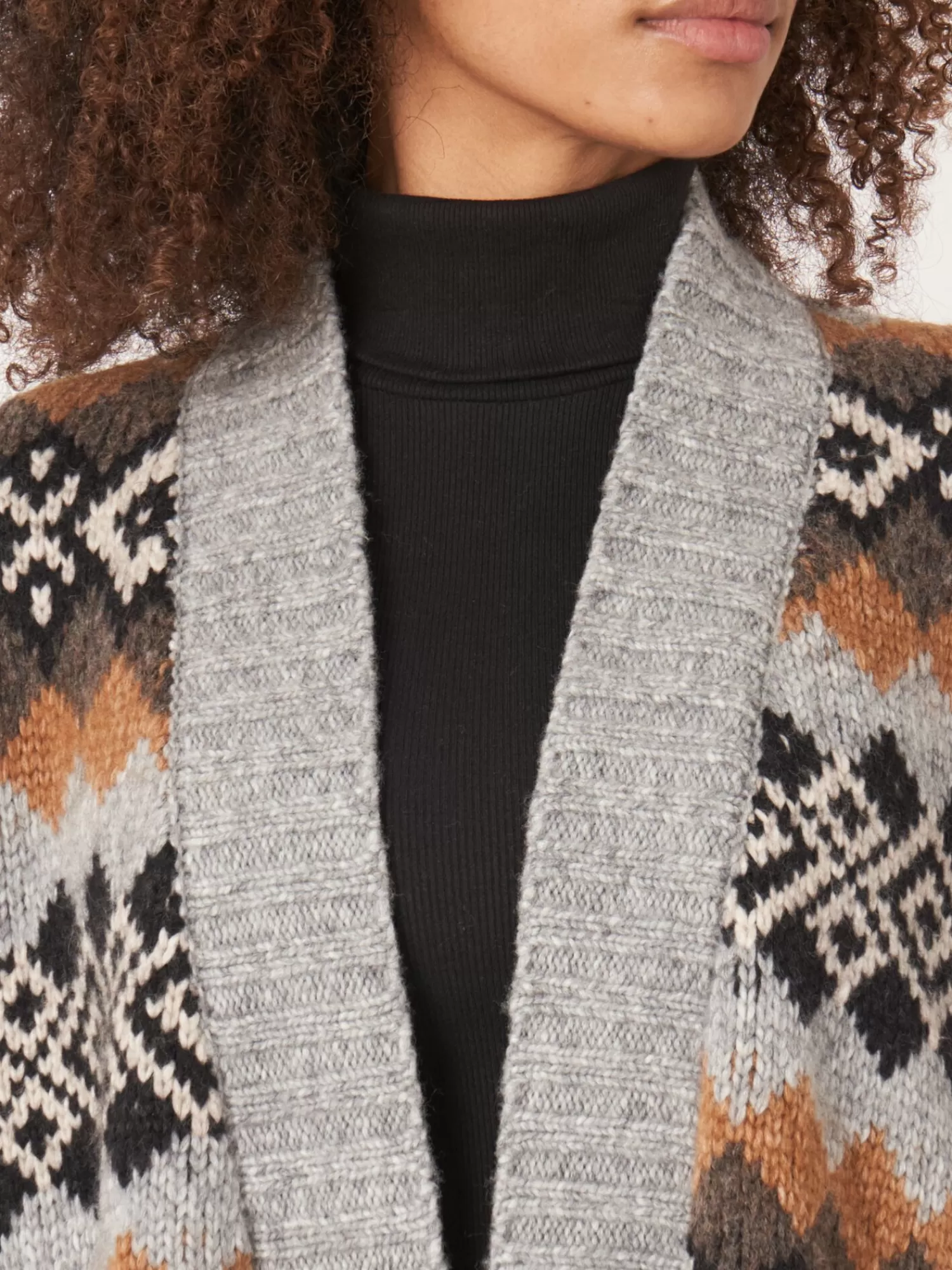 Gilet Femme en Laine Italienne - Intarsia Artistique et Confortable 

Élégant Gilet à Motifs Intarsia - Tissé Main avec Laine d'Italie pour Femme 

Gilet Léger Femme : Intarsia Traditionnel en Fils Italiens - Tendance 2024 

Gilet Détail Intarsia - Création Artisanale en Laine Italienne pour Tenue Chic 

Gilet Femme Style Bohème - Technique Intarsia avec Fils Premium d'Italie
