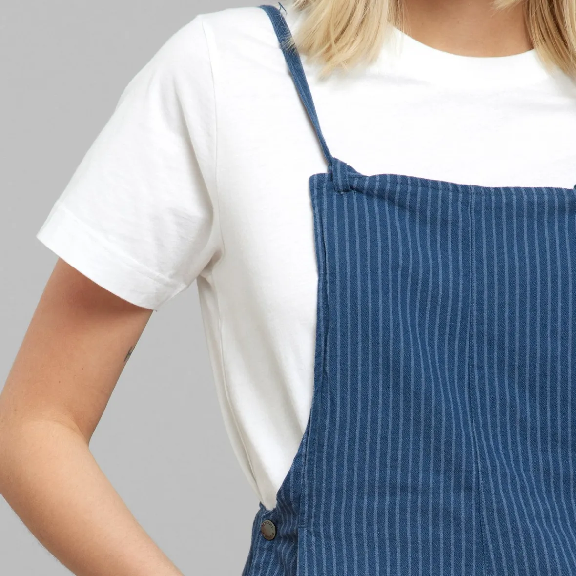 Combinaison professionnelle à rayures bleu marine pour femme - Modèle Emmaboda en promotion exclusive