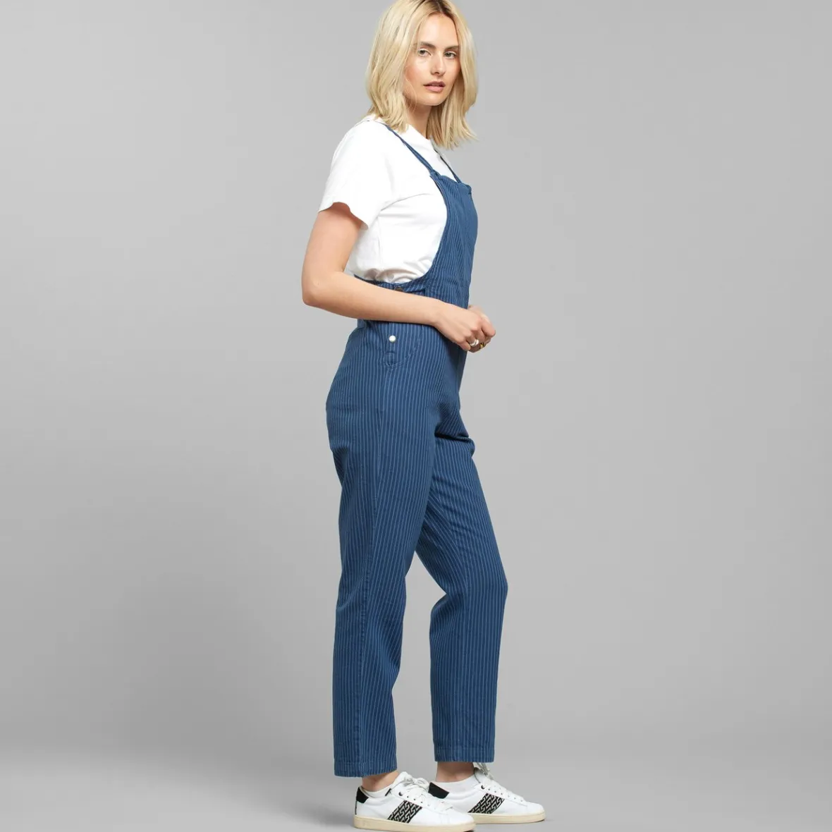 Combinaison professionnelle à rayures bleu marine pour femme - Modèle Emmaboda en promotion exclusive