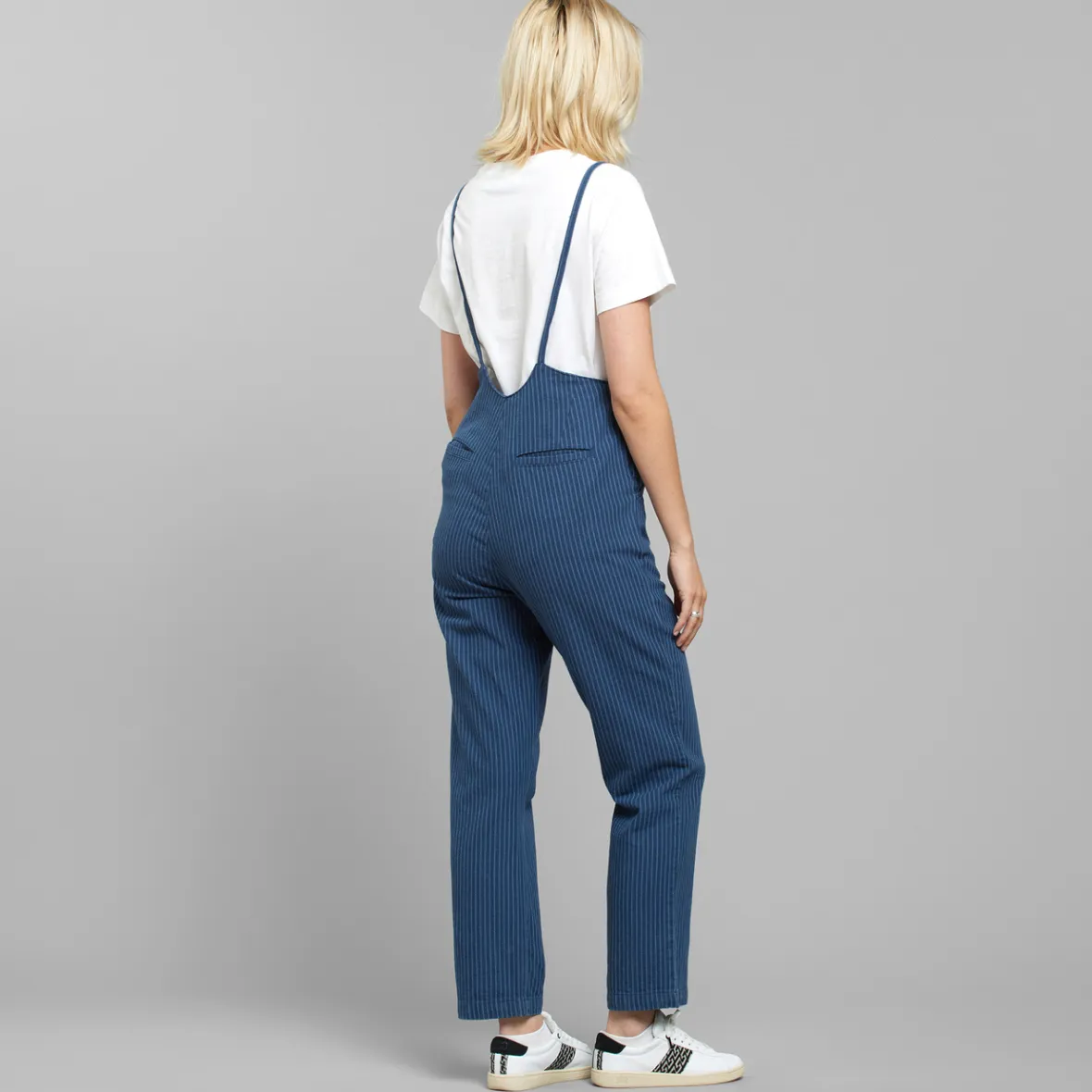Combinaison professionnelle à rayures bleu marine pour femme - Modèle Emmaboda en promotion exclusive