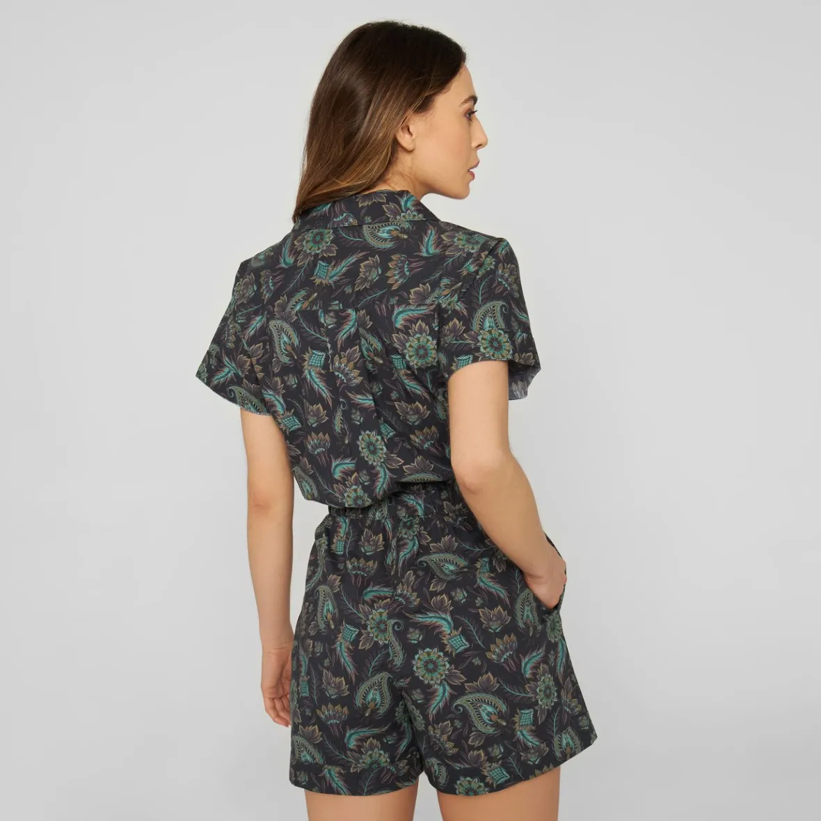 Combishort Femme Élégant - Motif Botanique Inspiré de l'Inde en Nuances Charbon | Promotion Spéciale Hunnebo