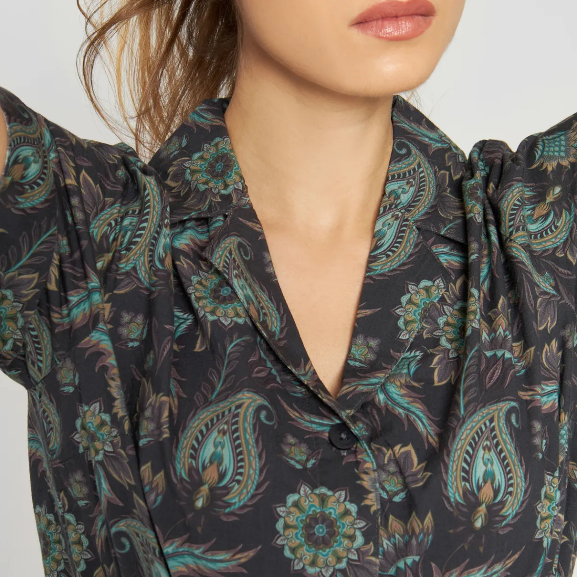 Combishort Femme Élégant - Motif Botanique Inspiré de l'Inde en Nuances Charbon | Promotion Spéciale Hunnebo