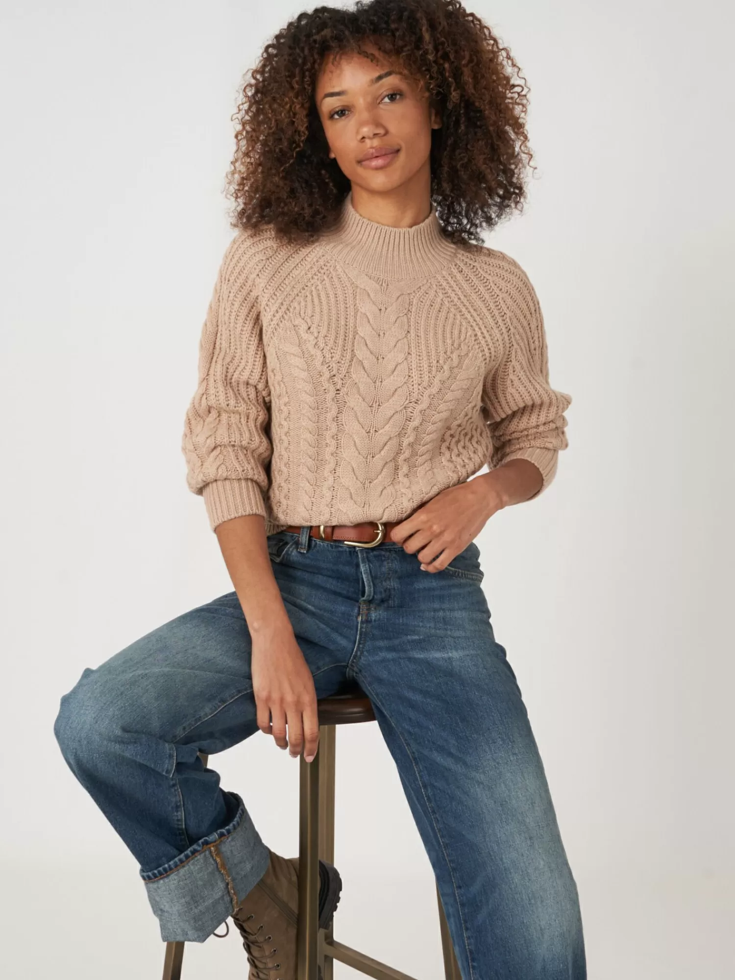 Pull Femme en Laine Mérinos Doux à Col Montant - Modèle Câblé Élégant et Confortable