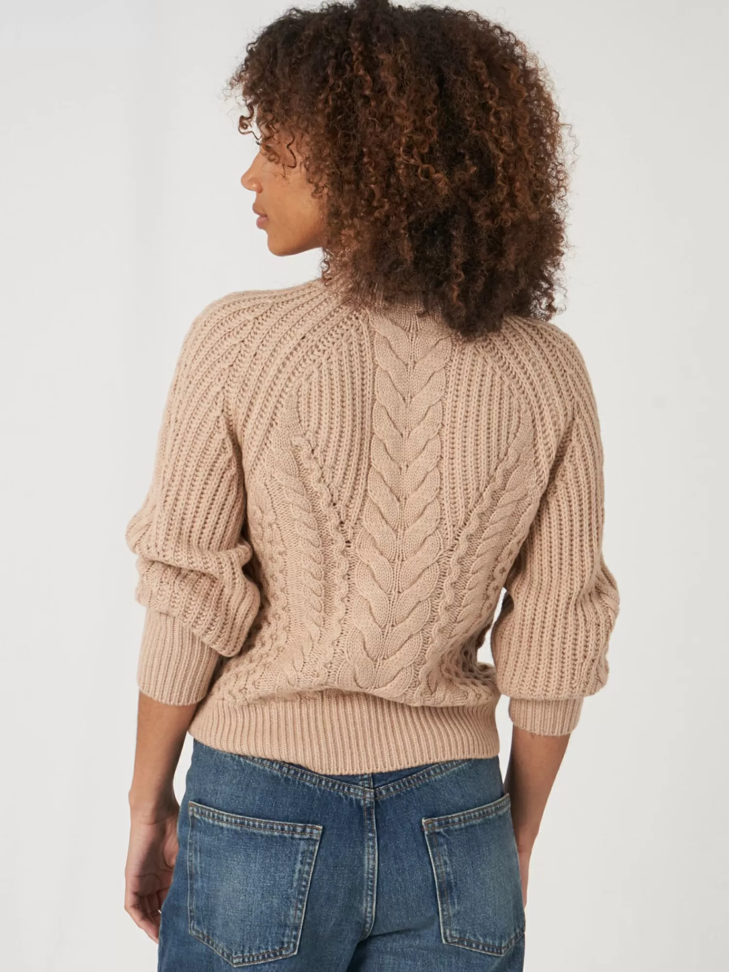 Pull Femme en Laine Mérinos Doux à Col Montant - Modèle Câblé Élégant et Confortable