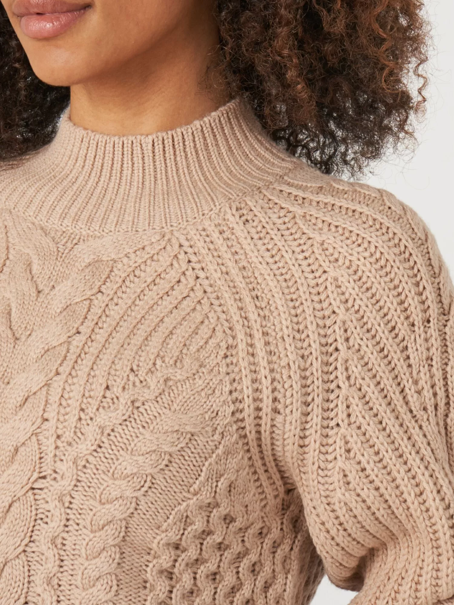Pull Femme en Laine Mérinos Doux à Col Montant - Modèle Câblé Élégant et Confortable