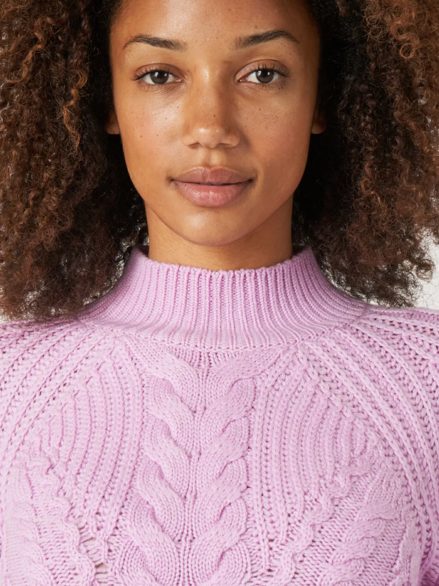 Pull femme en laine mérinos - Col montant et motif câblé - Confort élégant à petit prix