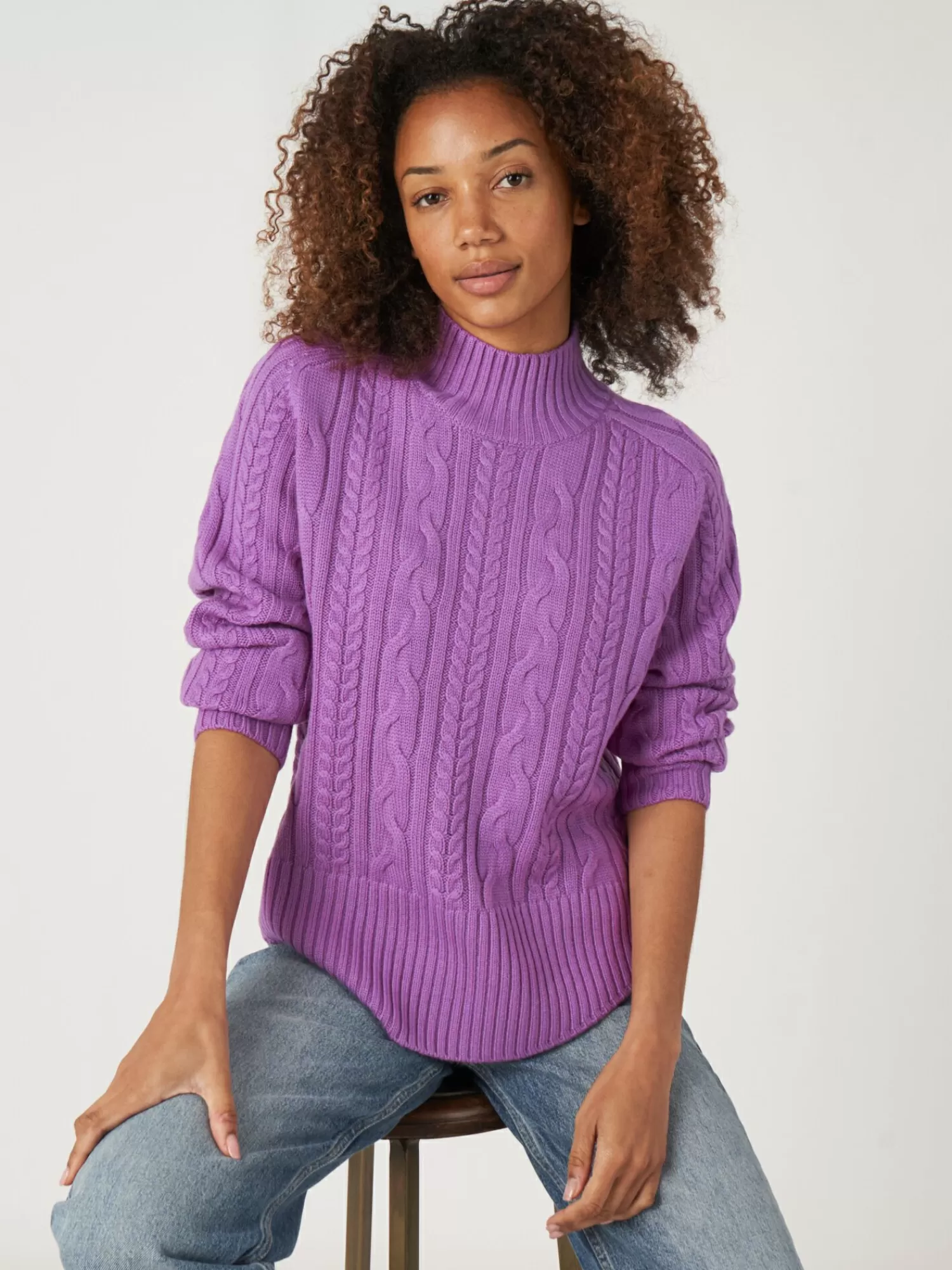 Pull Feminin en Laine Mérinos Douce - Motif Câble Classique et Ourlet Arrondi