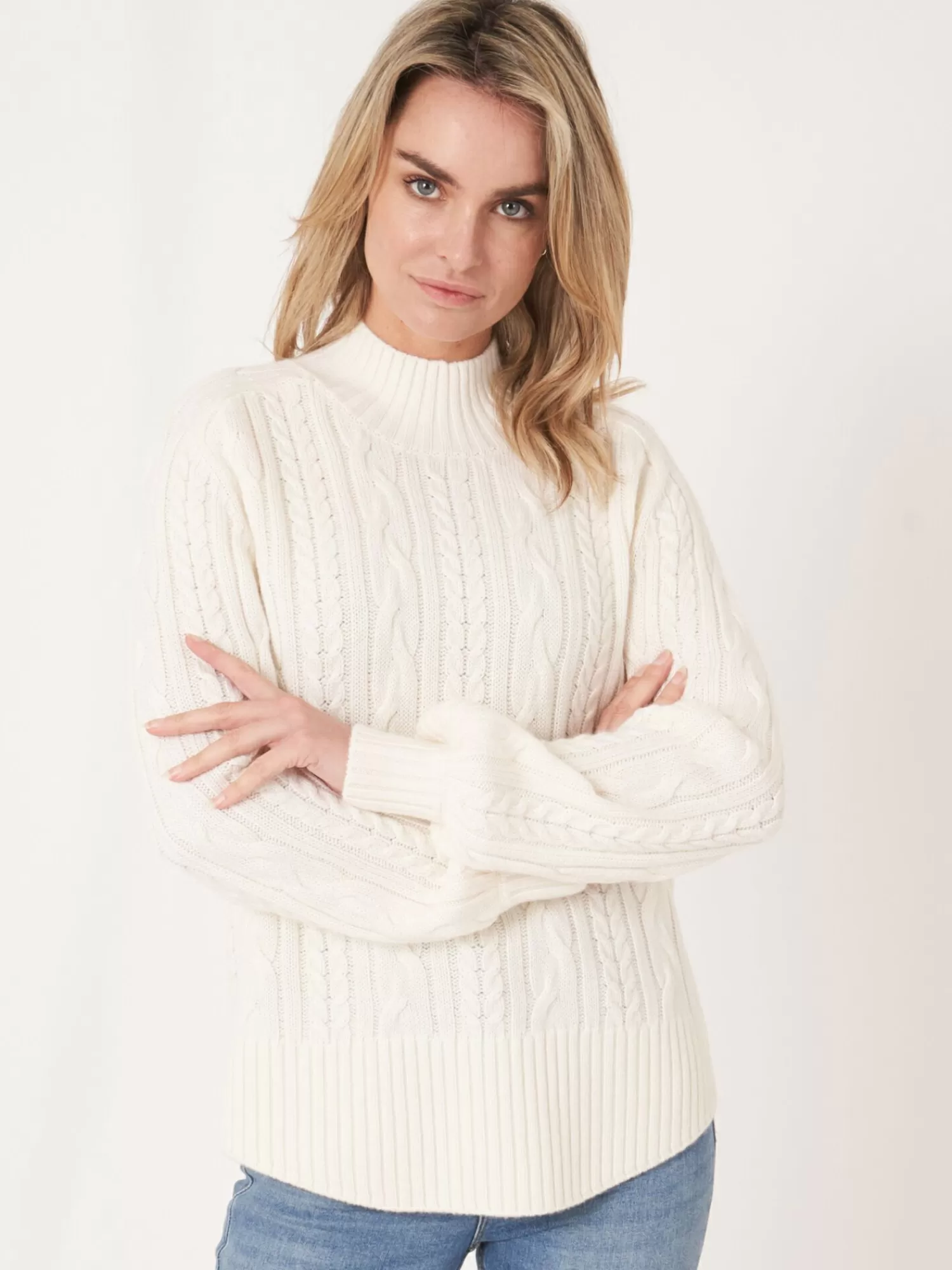 Pull Femme en Laine Mérinos - Maille Câblée Élégante avec Ourlet Arrondi - Confort Douillet et Style Intemporel