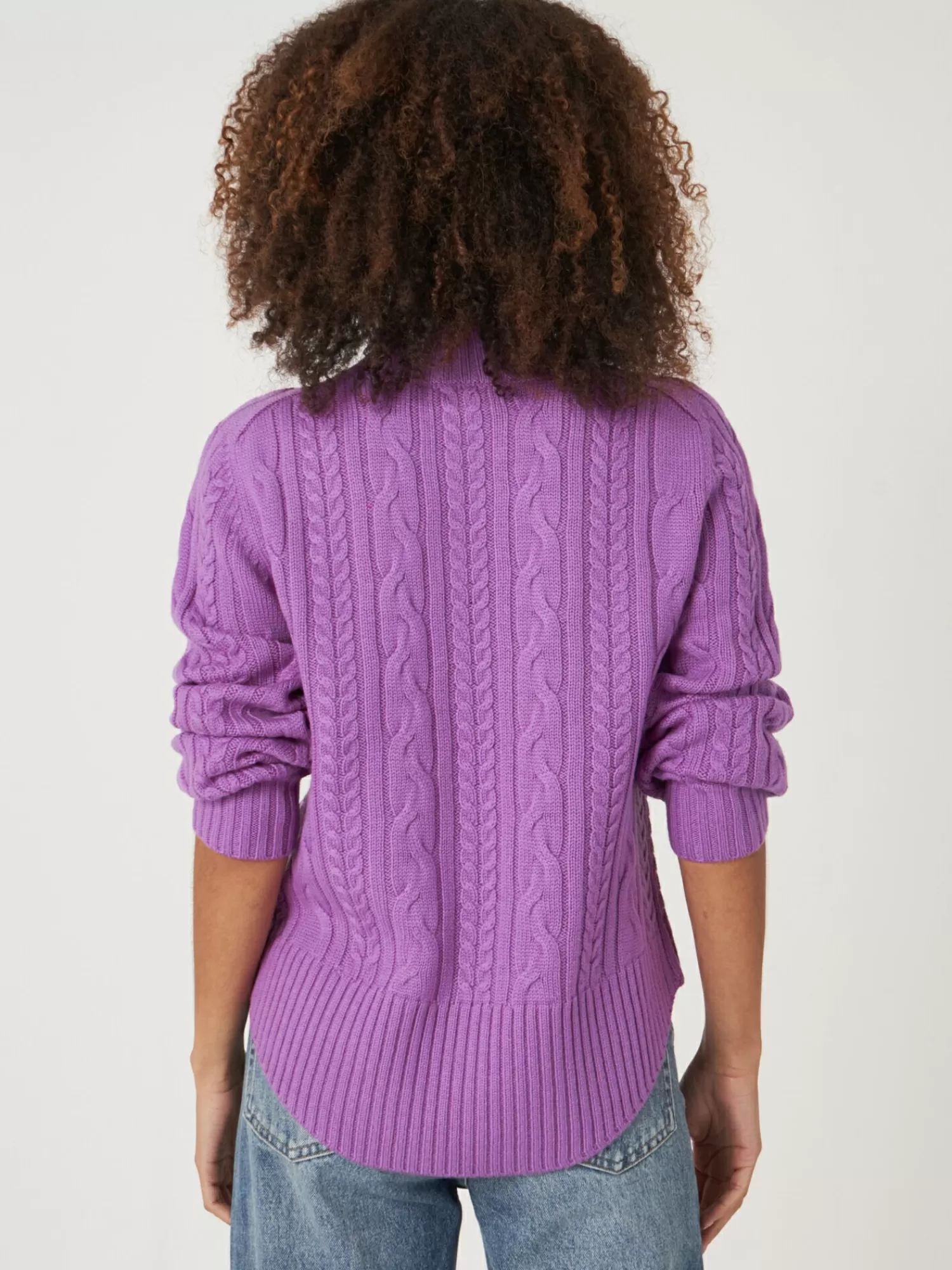 Pull Feminin en Laine Mérinos Douce - Motif Câble Classique et Ourlet Arrondi