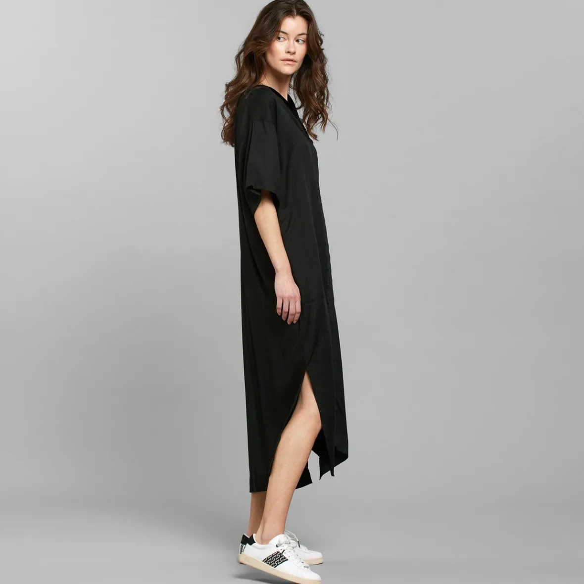 Élégant caftan noir Skillinge pour femme - Style intemporel en liquidation exclusive
