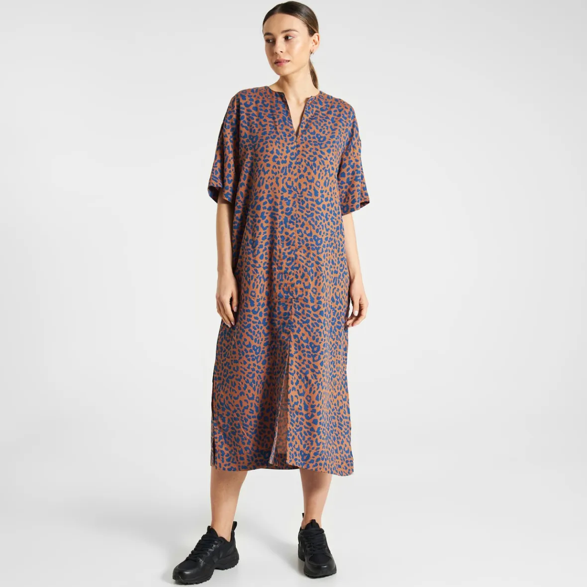 Kaftan Élégant Imprimé Léopard - Teinte Sable pour Femme | Promotion Printemps & Collection Limitée
