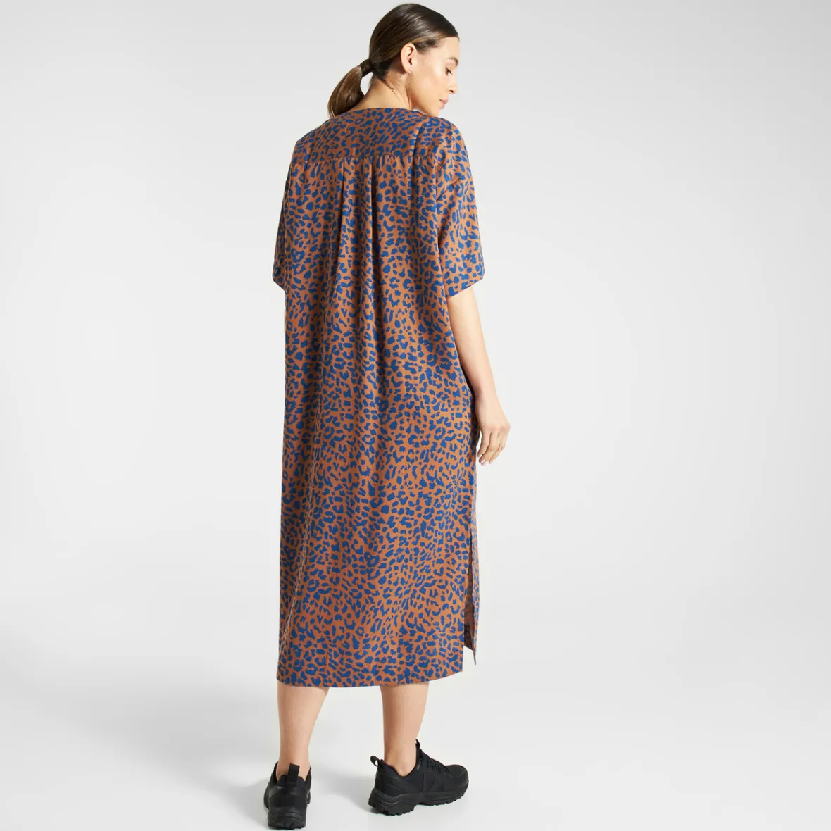 Kaftan Élégant Imprimé Léopard - Teinte Sable pour Femme | Promotion Printemps & Collection Limitée