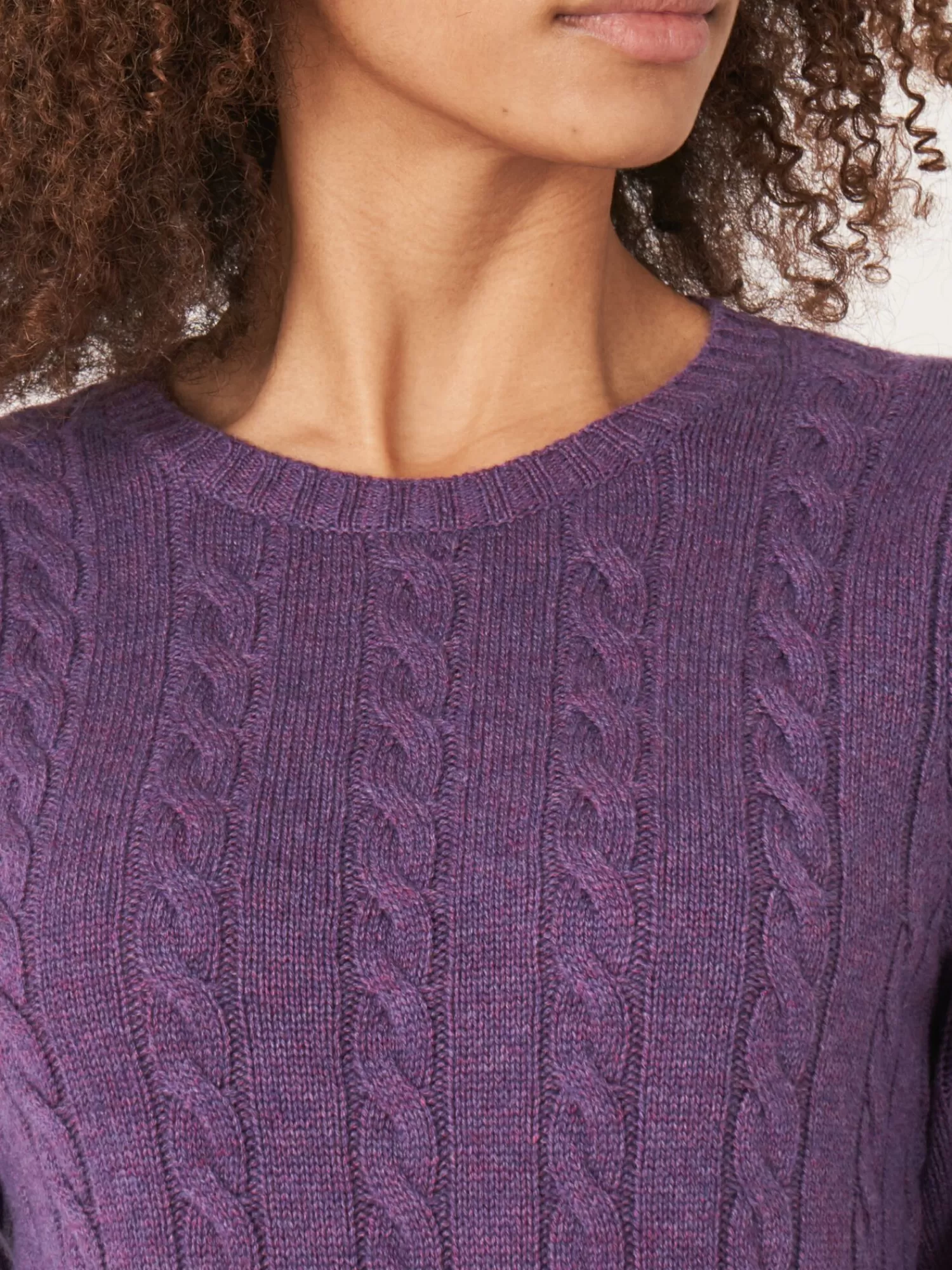 Découvrez notre pull femme élégant en maille respirante - motif torsadé raffiné pour un look intemporel
