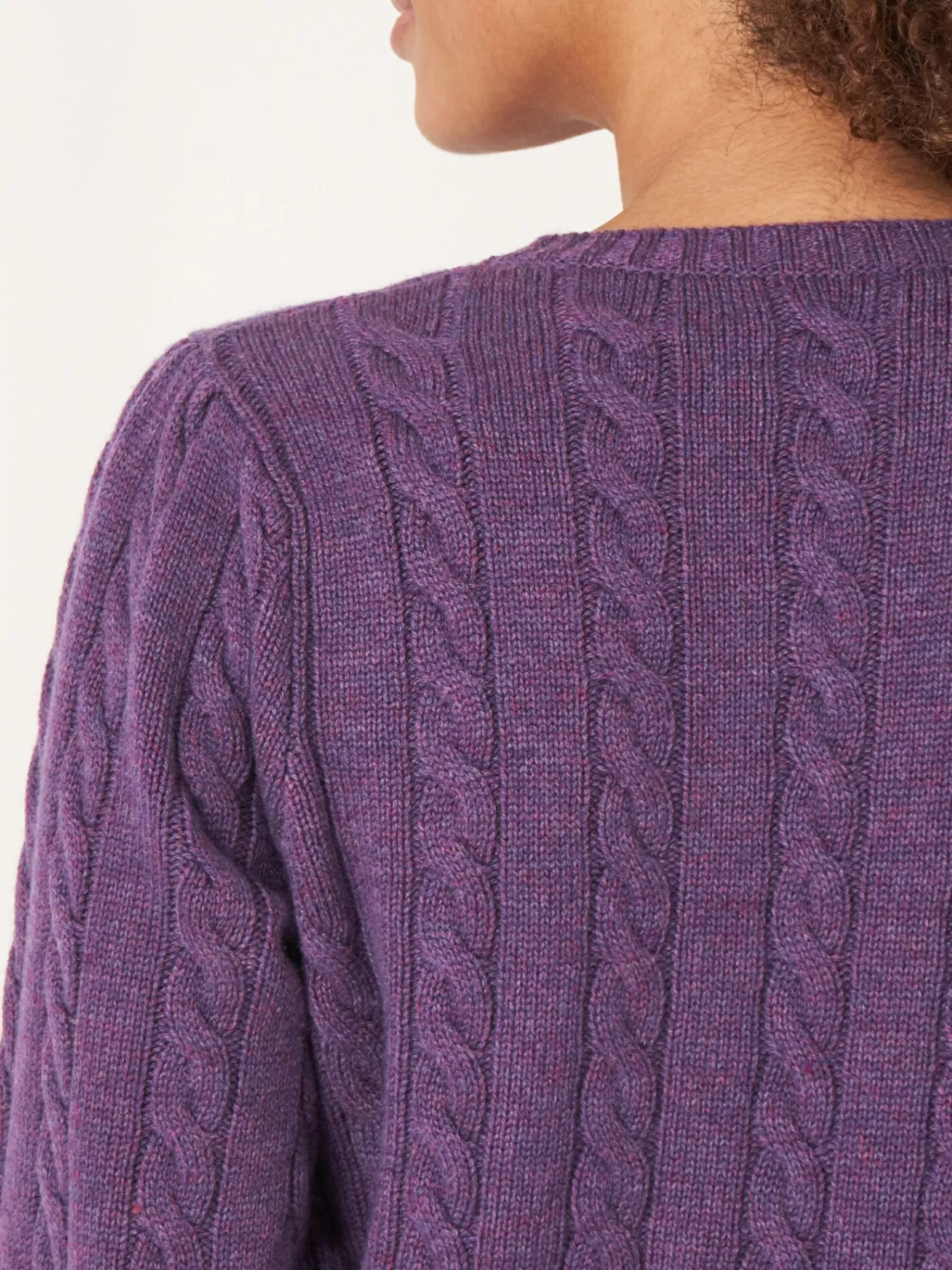 Découvrez notre pull femme élégant en maille respirante - motif torsadé raffiné pour un look intemporel