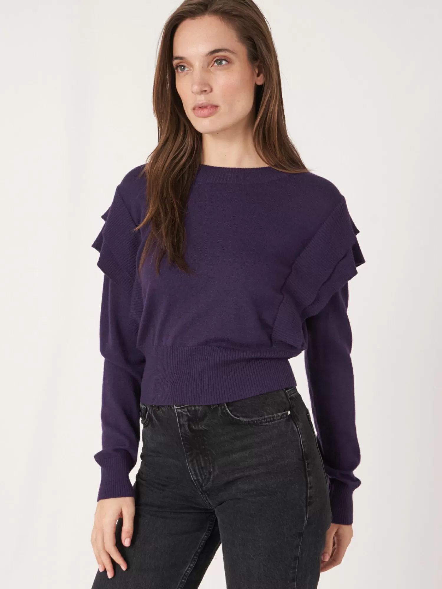 Pull Femme Court à Broderie Unique sur l'Épaule | Style Tendance Printemps 2024