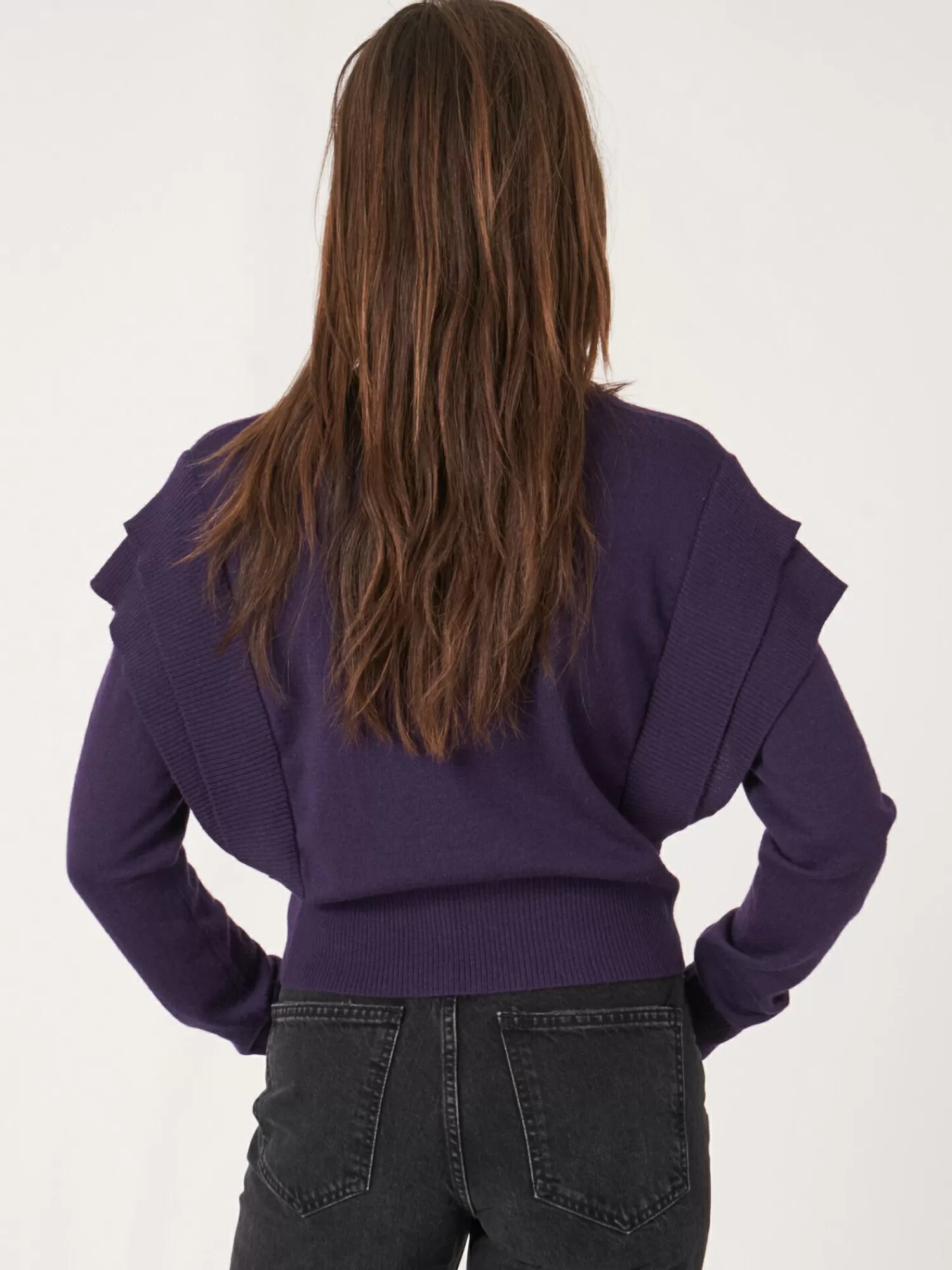 Pull Femme Court à Broderie Unique sur l'Épaule | Style Tendance Printemps 2024