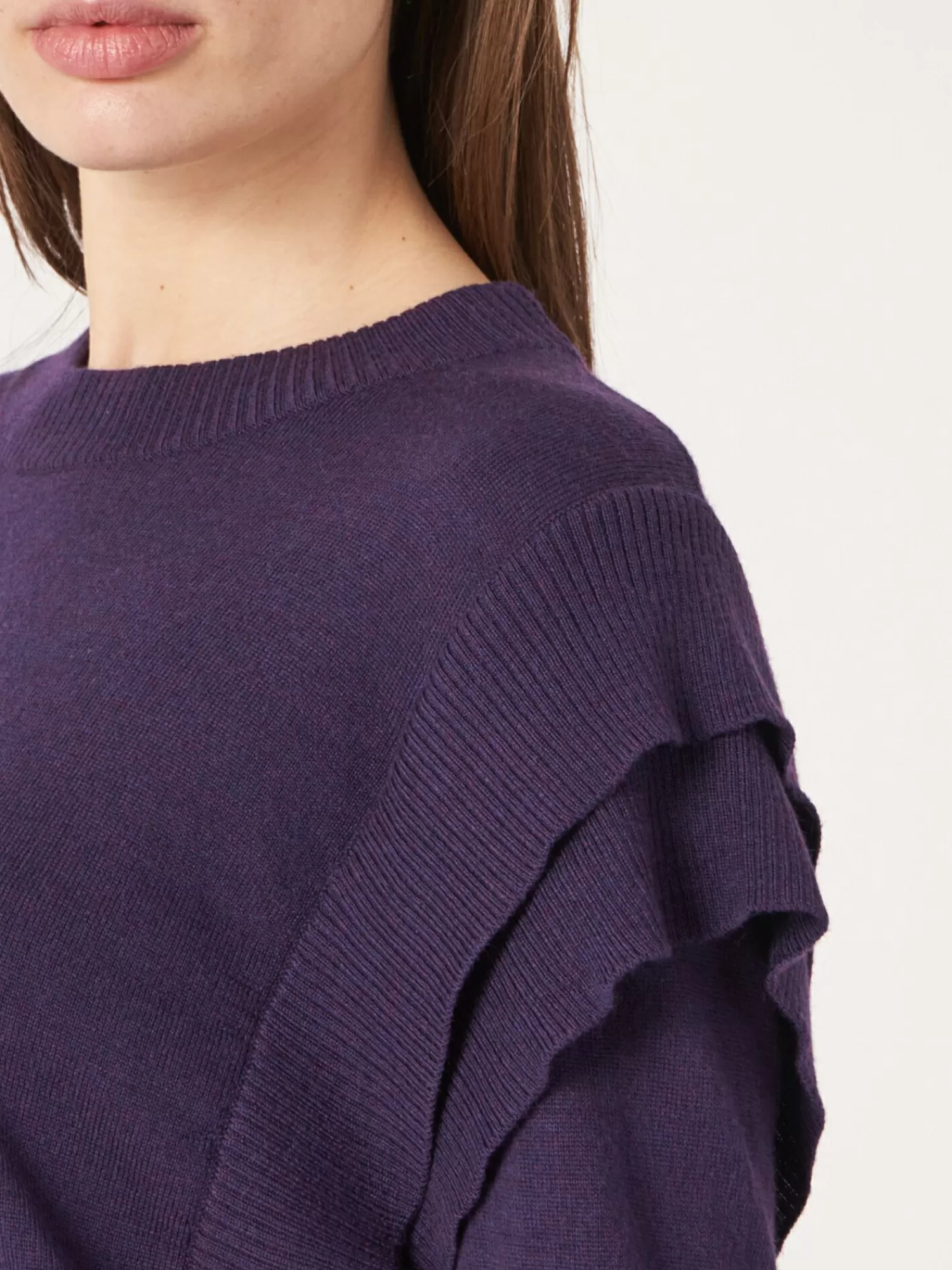 Pull Femme Court à Broderie Unique sur l'Épaule | Style Tendance Printemps 2024