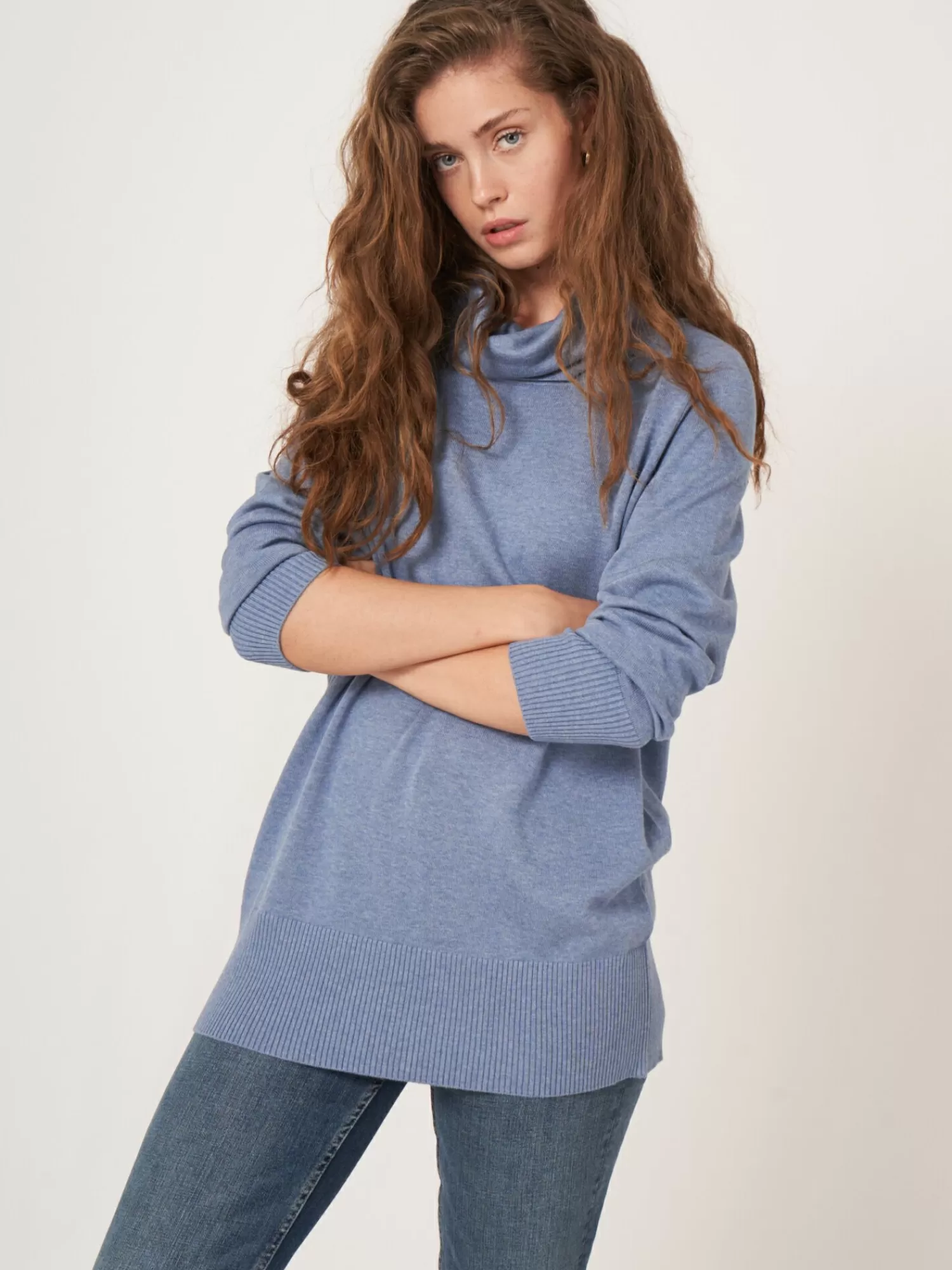 Pull Femme en Maille Fine - Col Montant Élégant - Modèle Long et Confortable