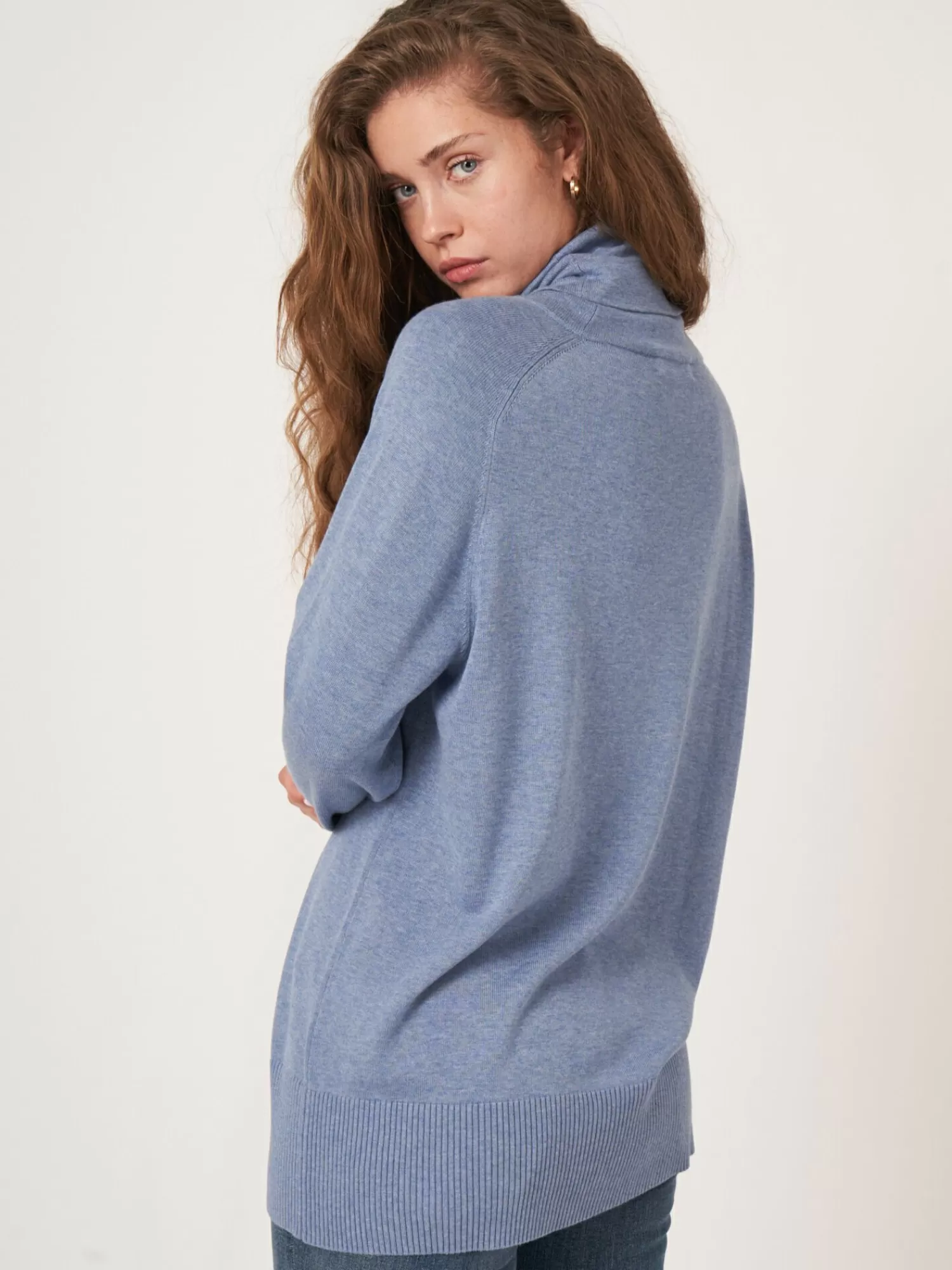 Pull Femme en Maille Fine - Col Montant Élégant - Modèle Long et Confortable