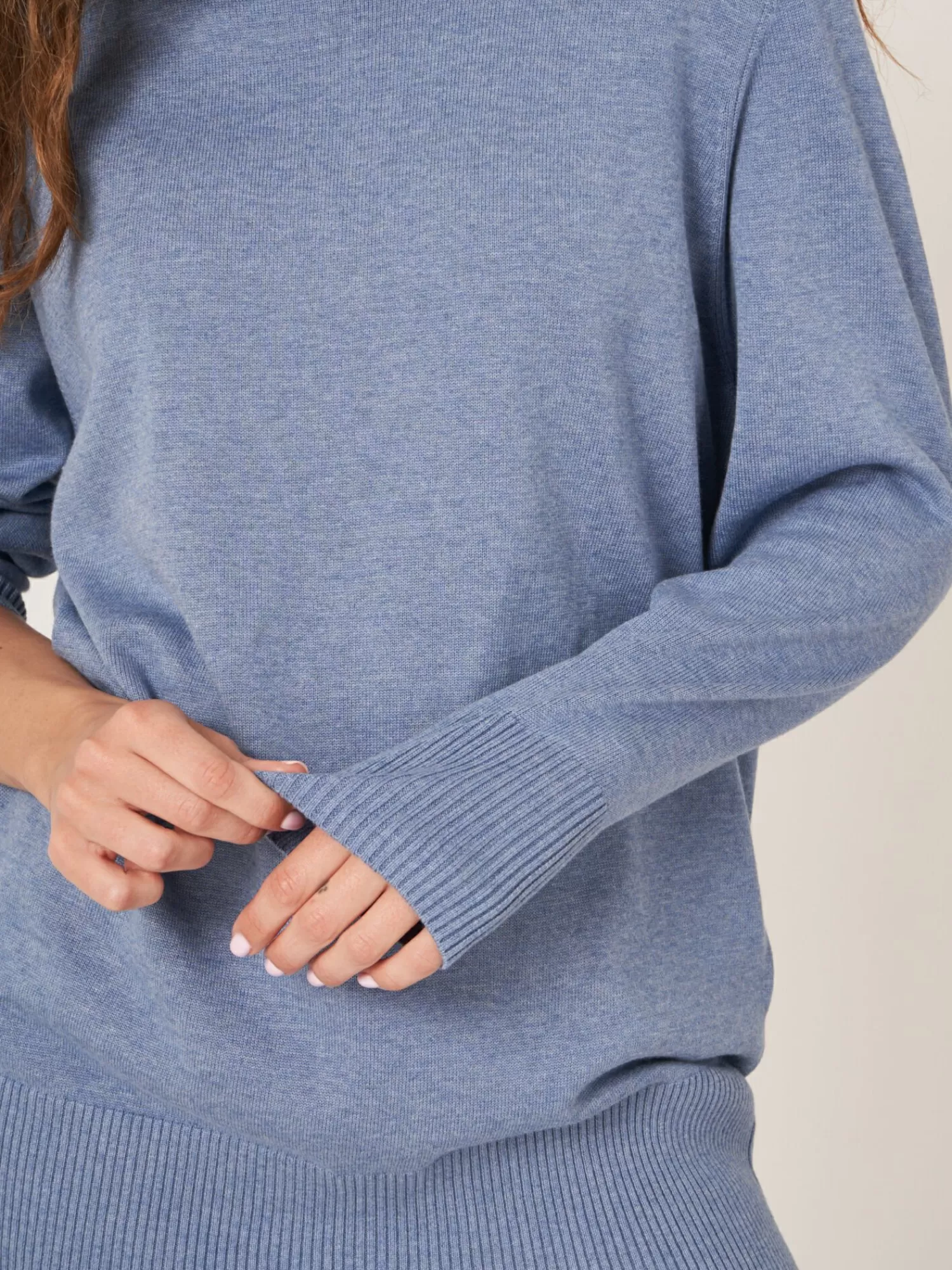 Pull Femme en Maille Fine - Col Montant Élégant - Modèle Long et Confortable