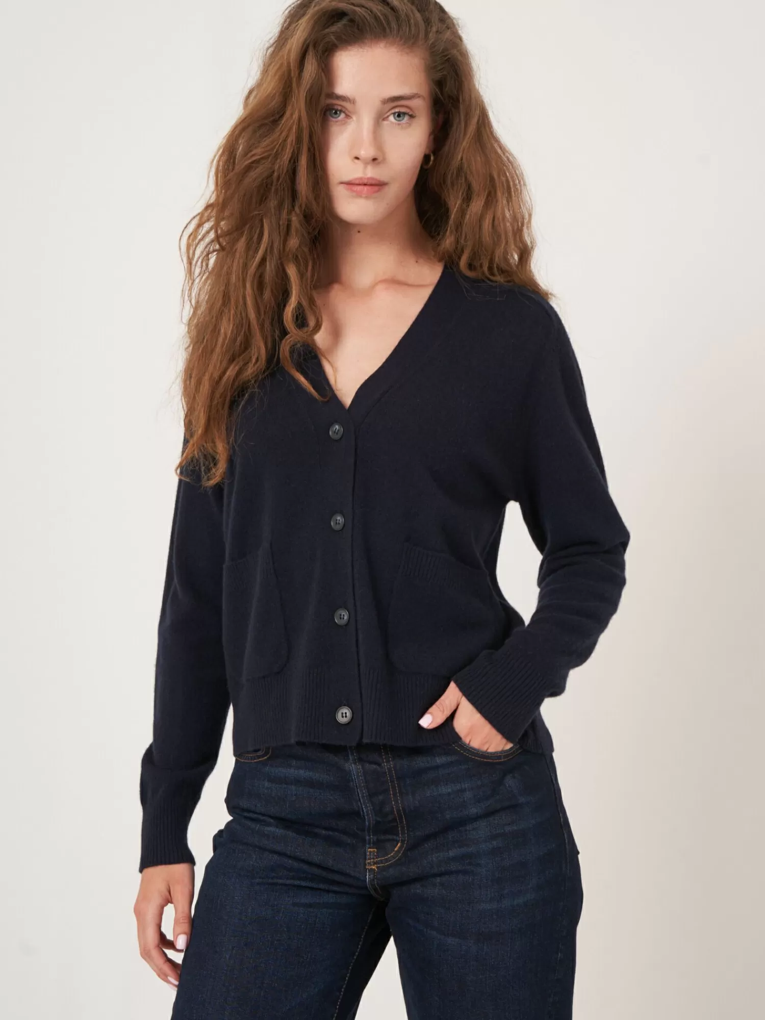 Gilet Femme en Cachemire Léger - Douceur Naturelle avec Poches Discrètes - Confection Hiver Élégante
