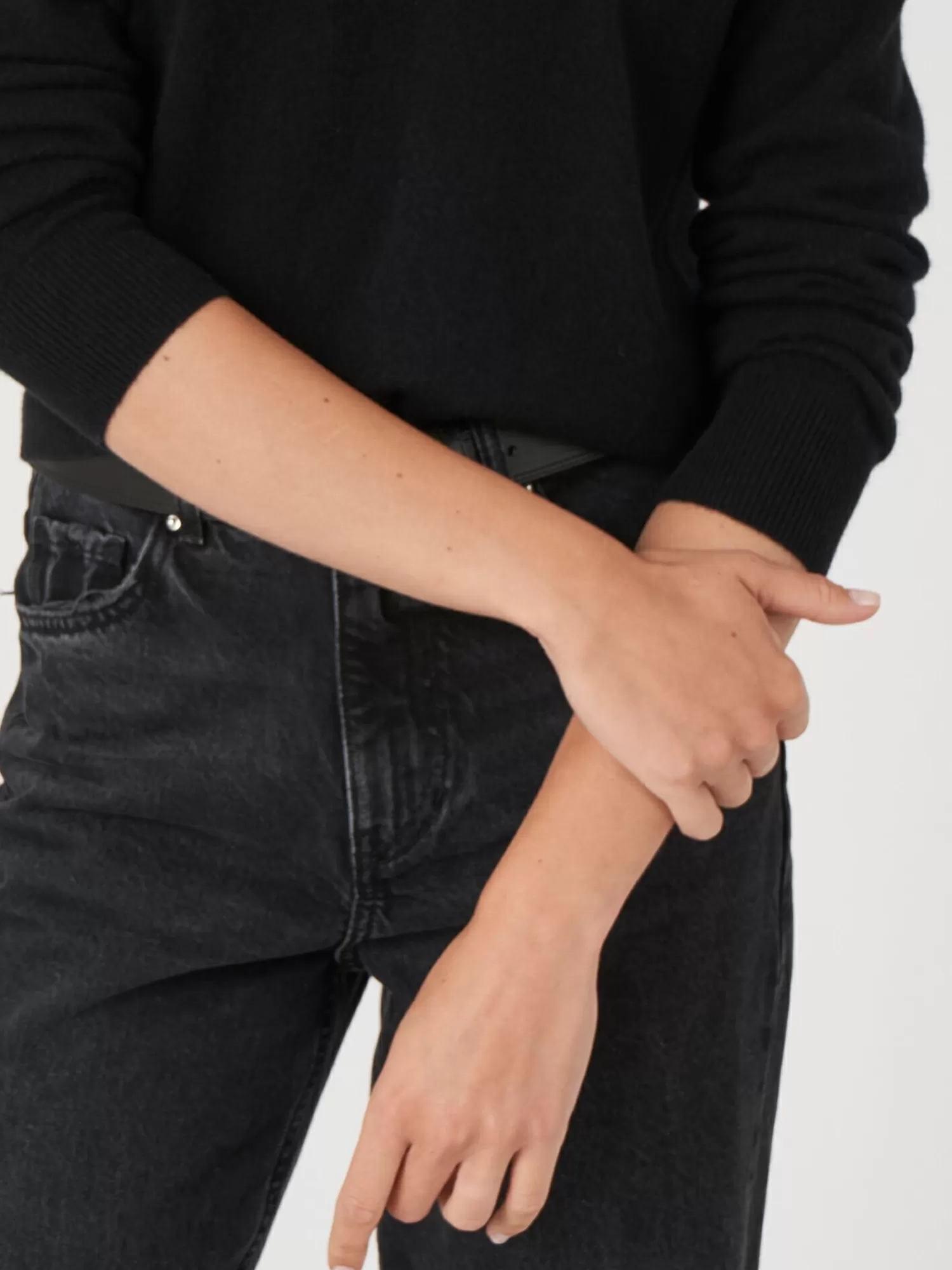 Pullover féminin en cachemire bio Lichte - Col en V élégant pour les journées fraîches  

（：，）