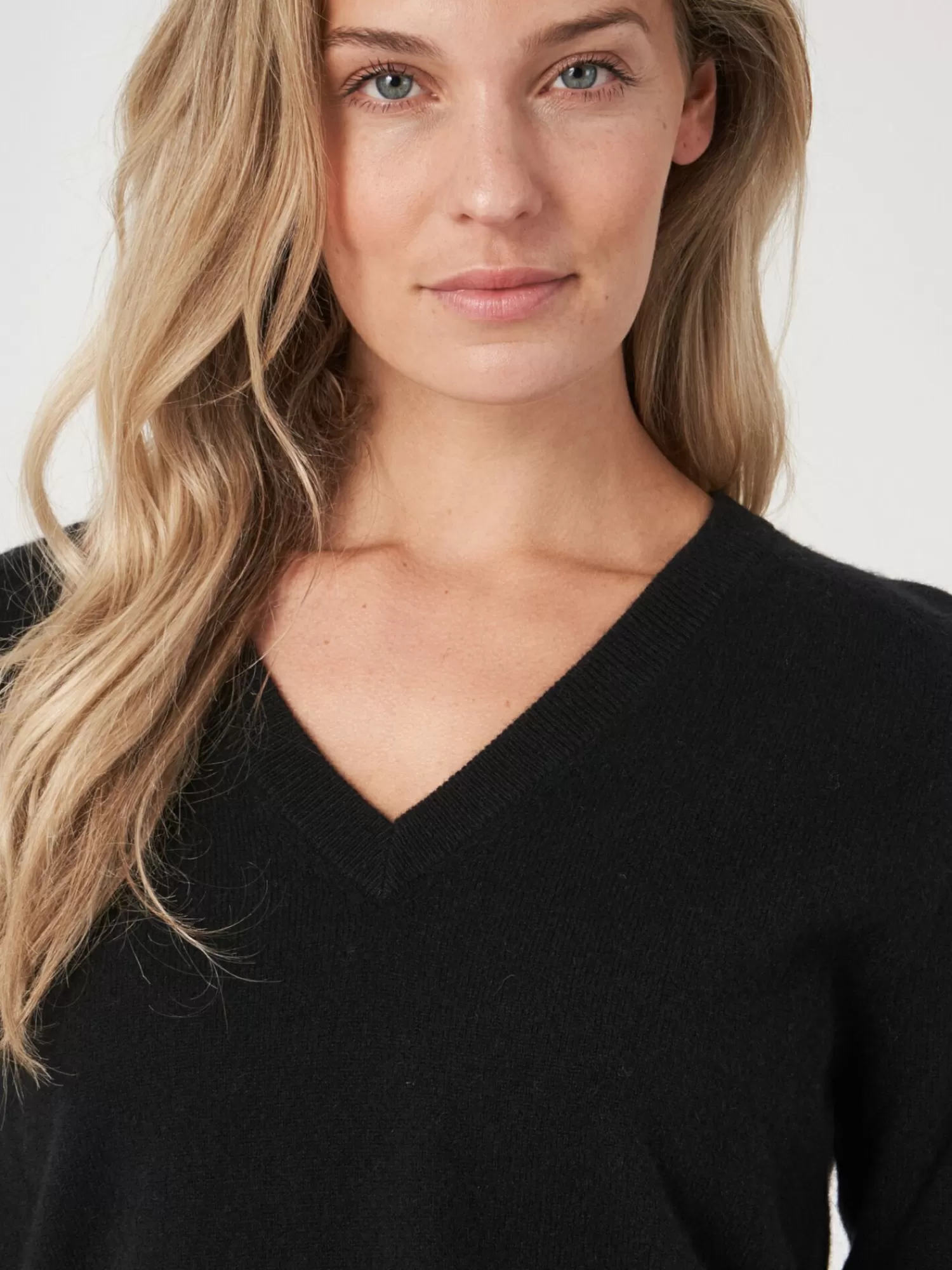 Pullover féminin en cachemire bio Lichte - Col en V élégant pour les journées fraîches  

（：，）