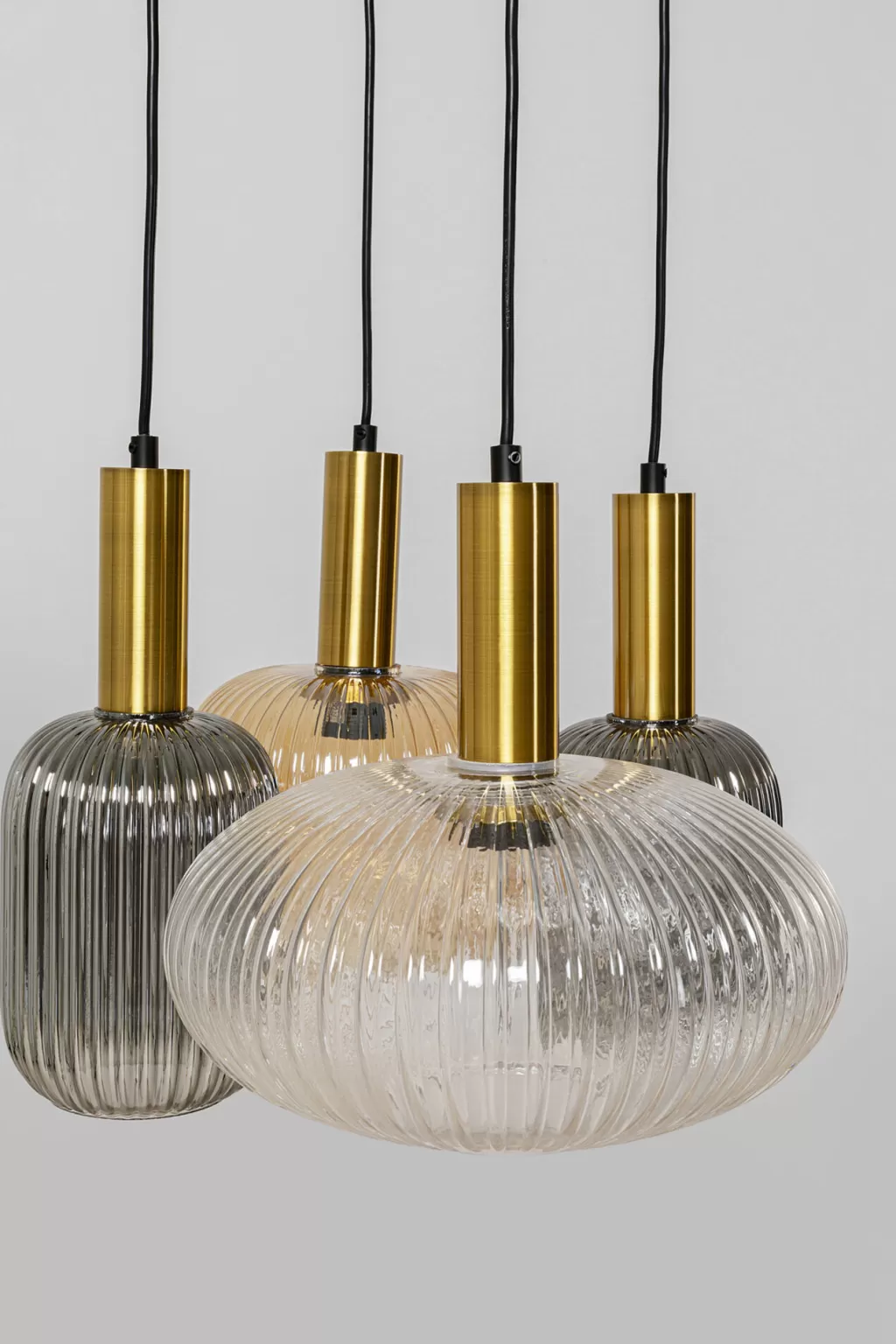 Lustre suspendu design contemporain - Modèle Quattro Lobby par KARE Design 
Diamètre 50 cm - Idéal pour éclairer élégamment entrée ou salon