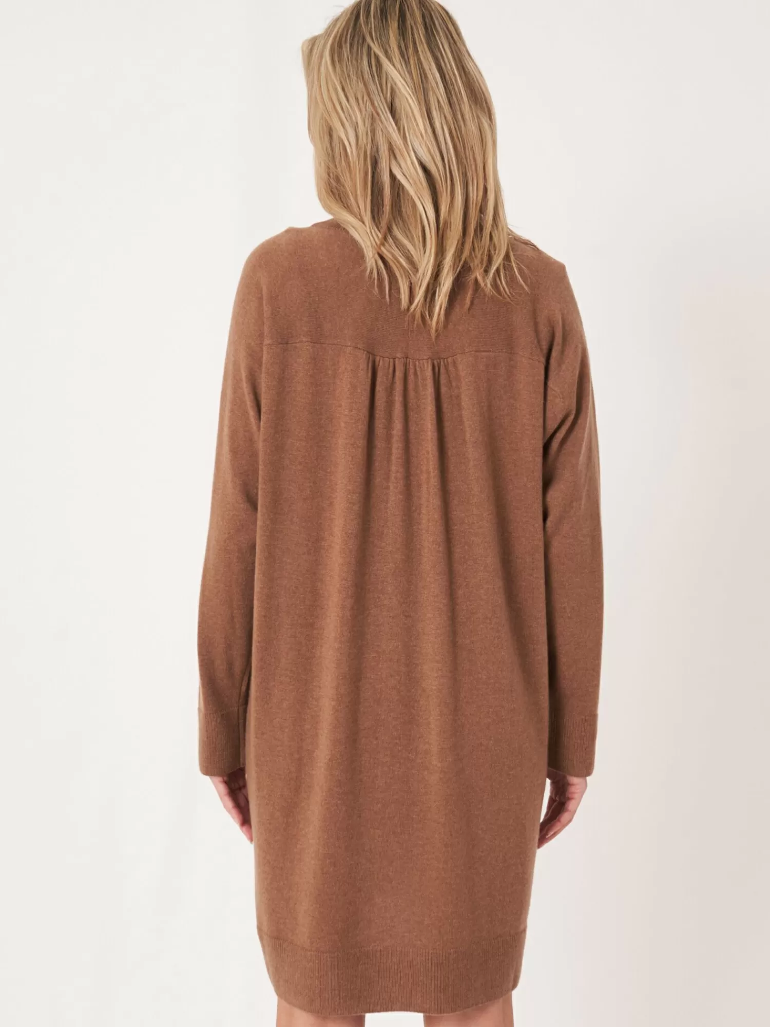 Robe d'automne en cachemire souple - Modèle tricoté doux avec col montant côtelé - Collection robes et jupes élégantes pour femme