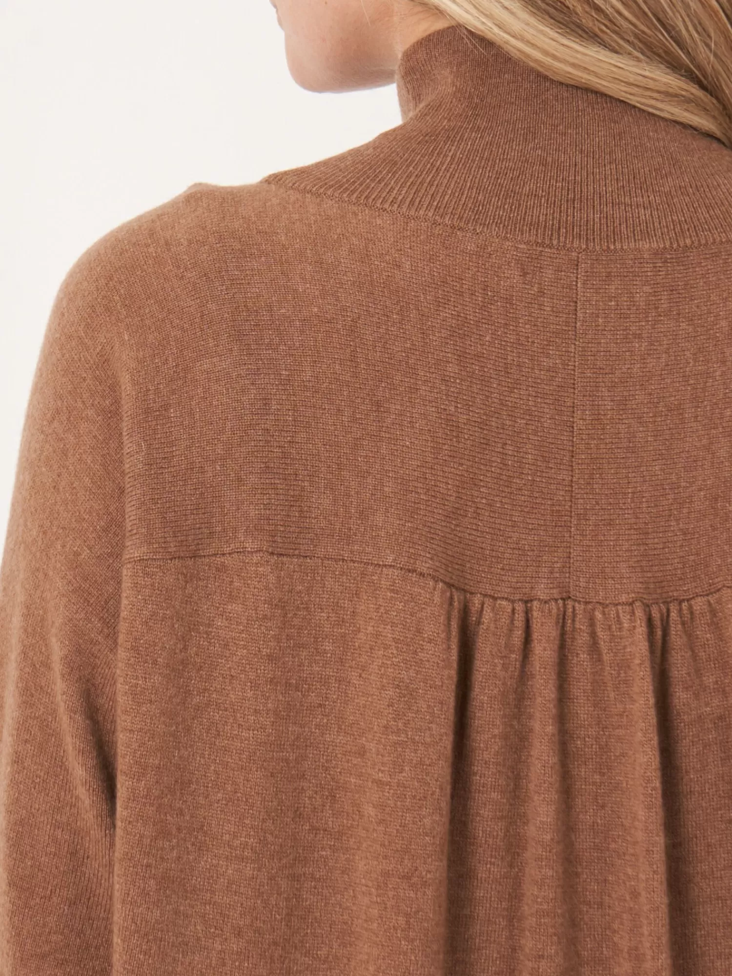 Robe d'automne en cachemire souple - Modèle tricoté doux avec col montant côtelé - Collection robes et jupes élégantes pour femme