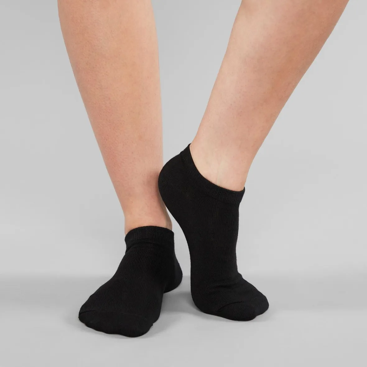 Chaussettes Tibble Femme - Modèle Bas Noir Élégant | Confort Quotidien