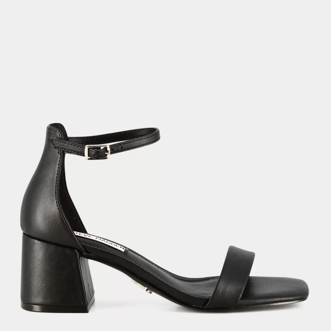 Sandales Femme Steve Madden Low Tide - Noir Intemporel avec Semelle Confort  
Élégantes sandales plates à lanières croisées - Collection Printemps/Été  
Style urbain en cuir souple - Disponible en exclusivité sur notre e-boutique
