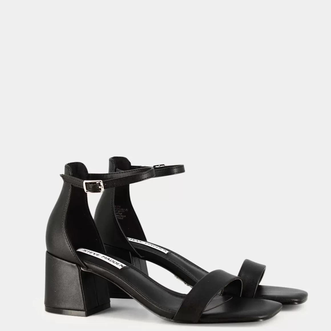 Sandales Femme Steve Madden Low Tide - Noir Intemporel avec Semelle Confort  
Élégantes sandales plates à lanières croisées - Collection Printemps/Été  
Style urbain en cuir souple - Disponible en exclusivité sur notre e-boutique