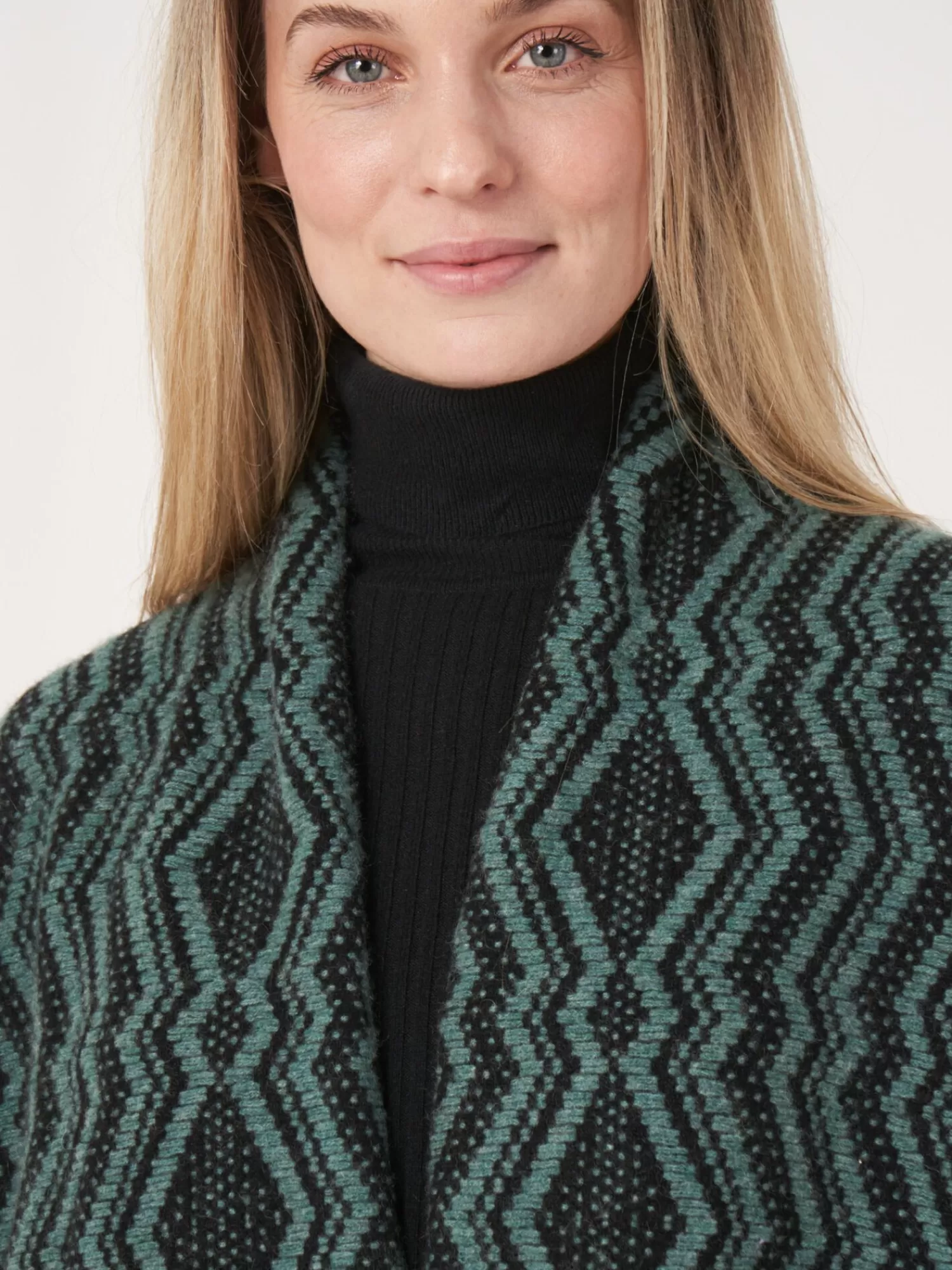 Veste Femme Mi-Longue en Laine - Motif Jacquard Artisanal | Promotion Limitée