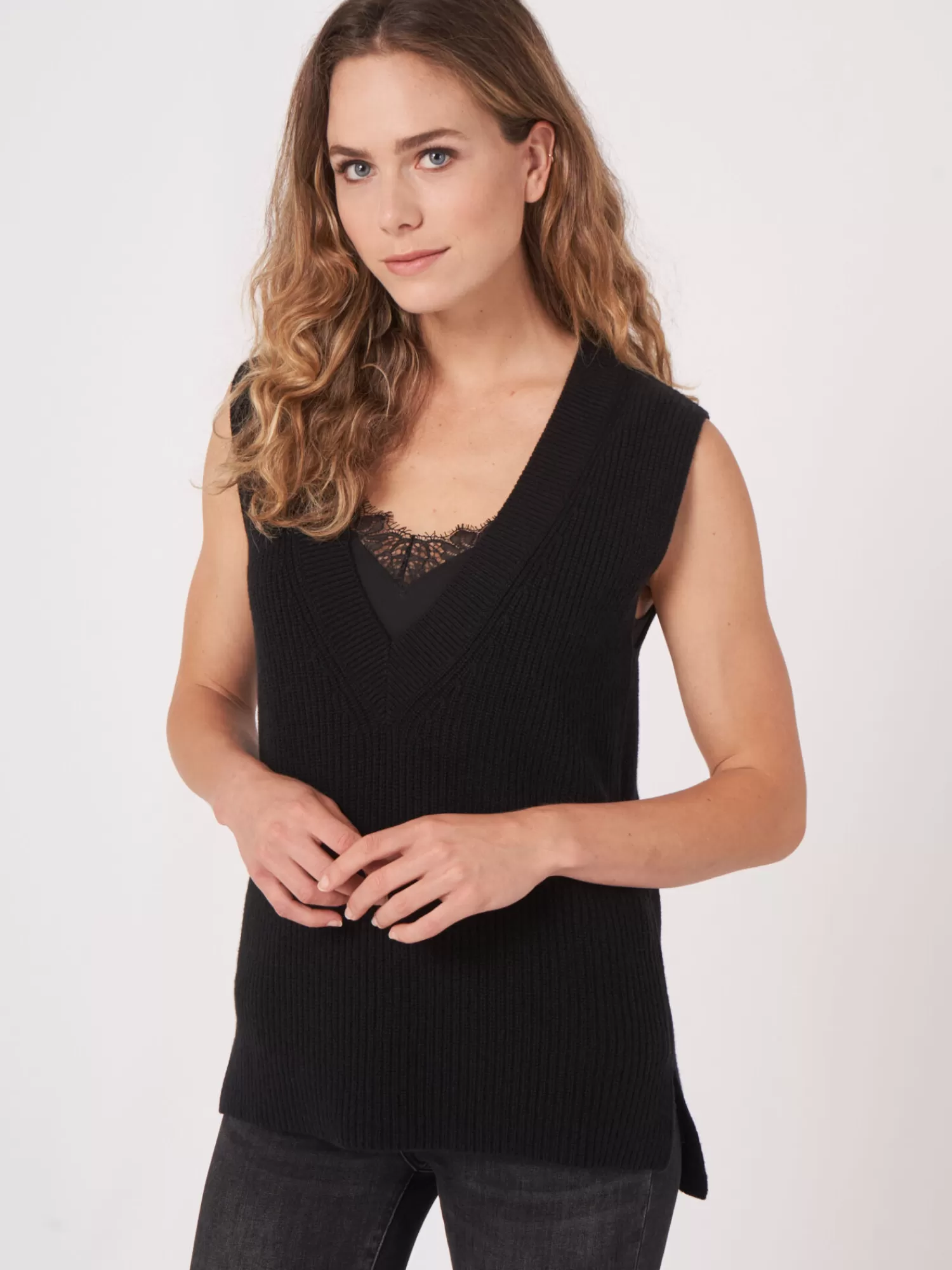 Découvrez notre nouveau pull féminin sans manches avec décolleté V profond - Style décontracté et élégant