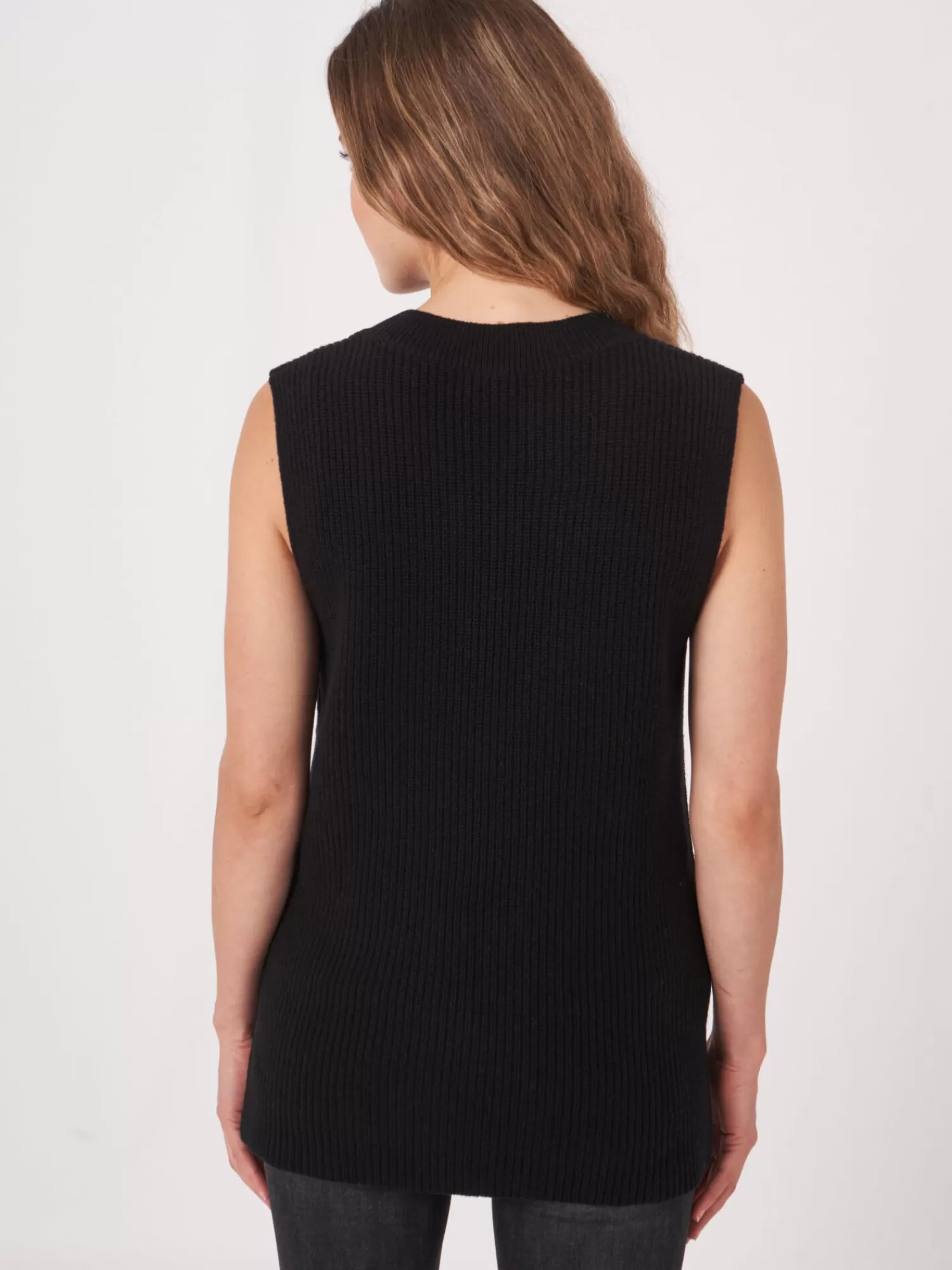 Découvrez notre nouveau pull féminin sans manches avec décolleté V profond - Style décontracté et élégant