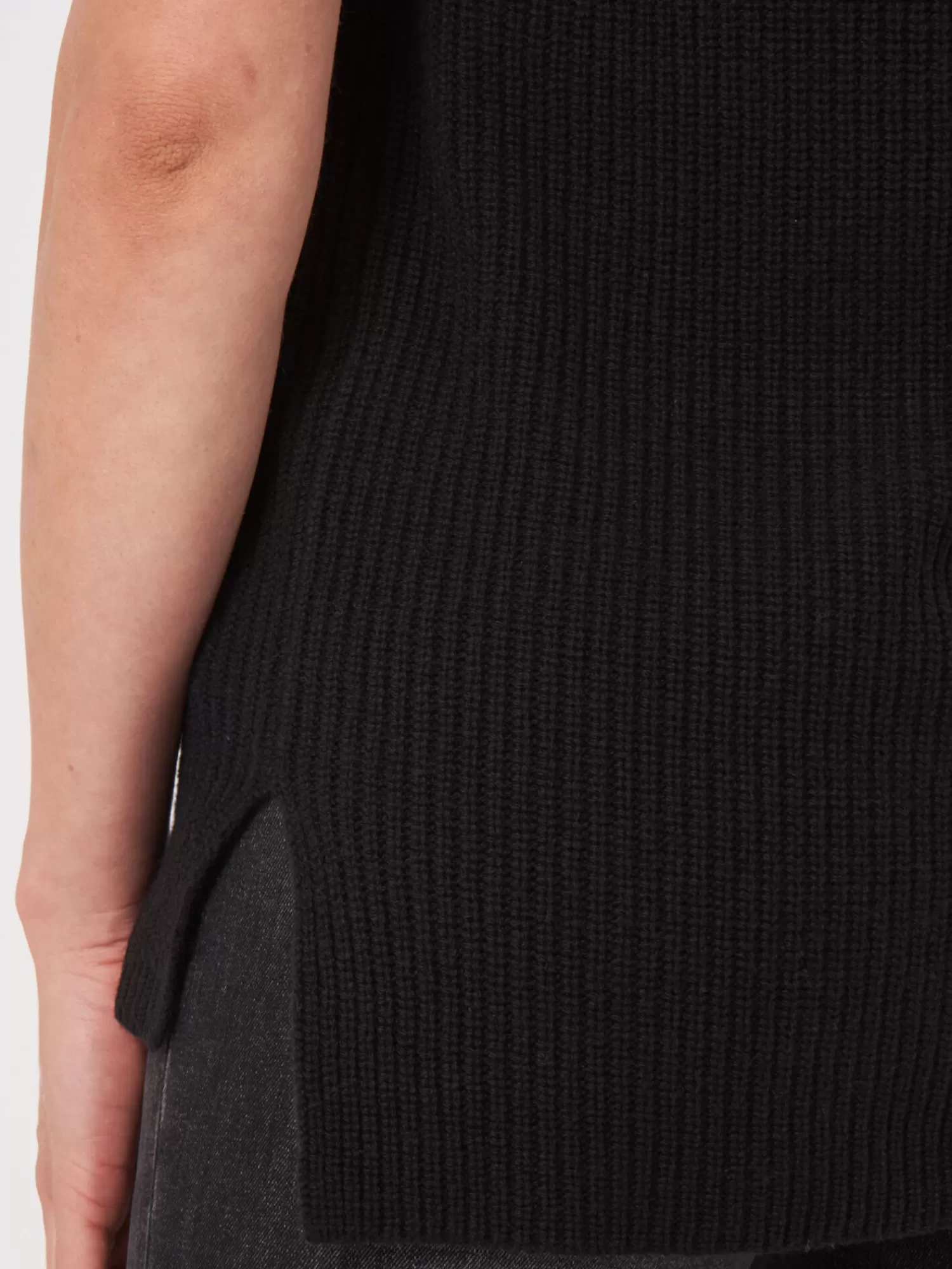 Découvrez notre nouveau pull féminin sans manches avec décolleté V profond - Style décontracté et élégant
