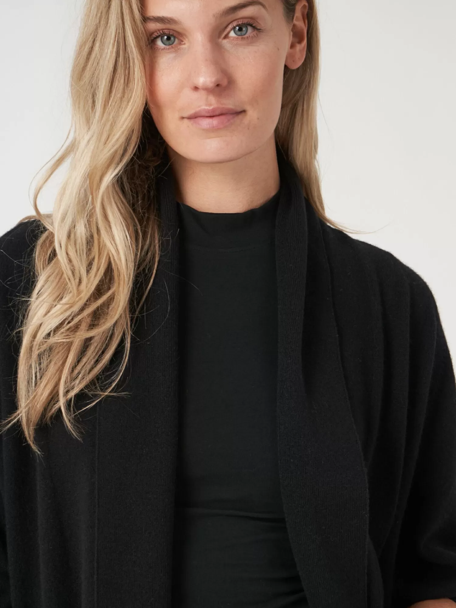 Gilet Femme en Cachemire Doux à Col Châle et Poches Fonctionnelles - Style Intemporel en Promotion