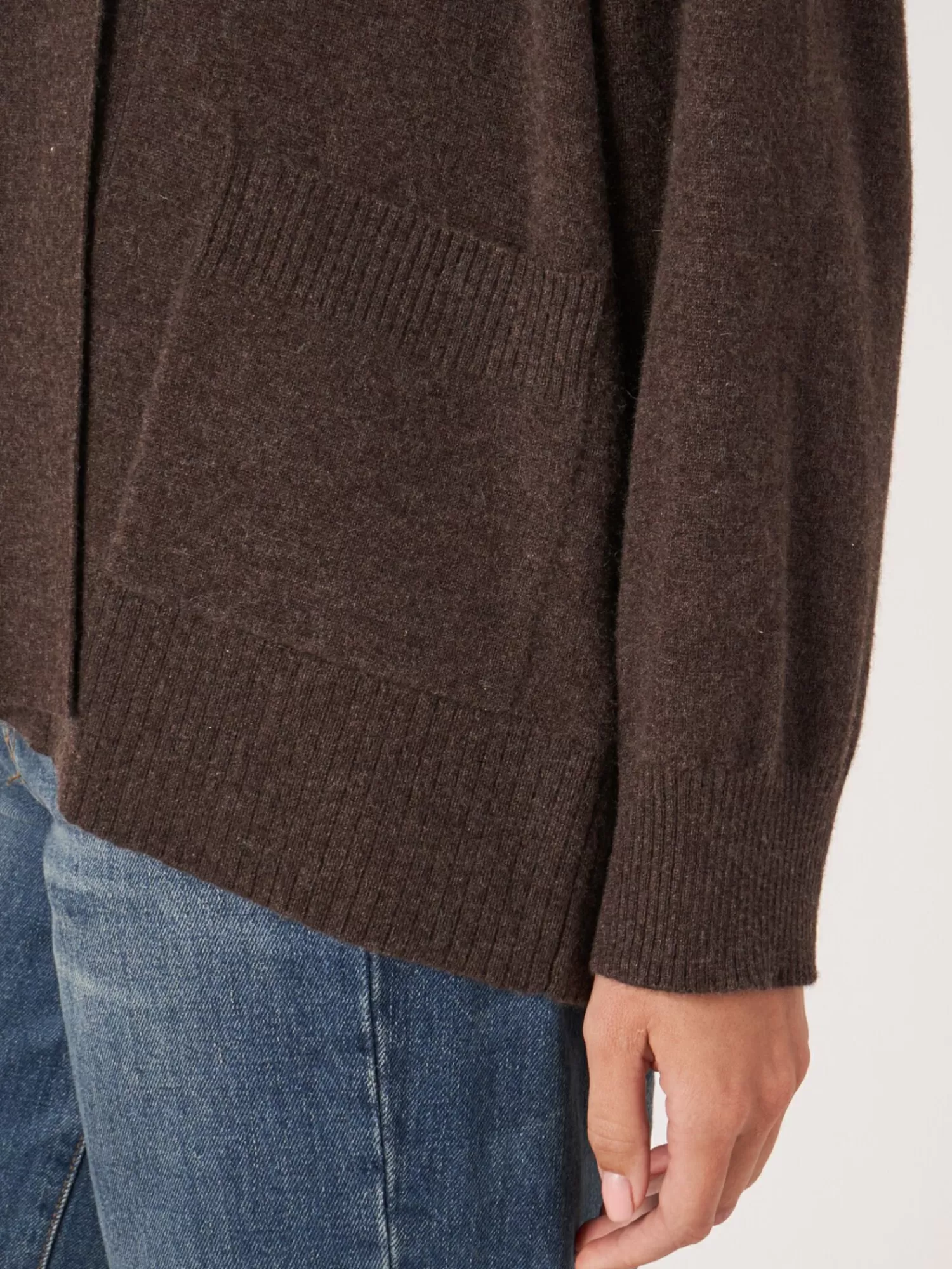 Veste Femme en Cachemire Dégrafable – Col Montant & Poches Fonctionnelles – Confort Élégant