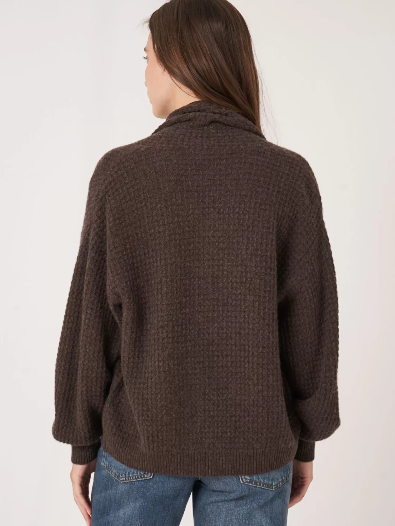 Gilet Femme en Cachemire Texturé Décolleté - Promotion Exclusive sur les Éditions Limitées