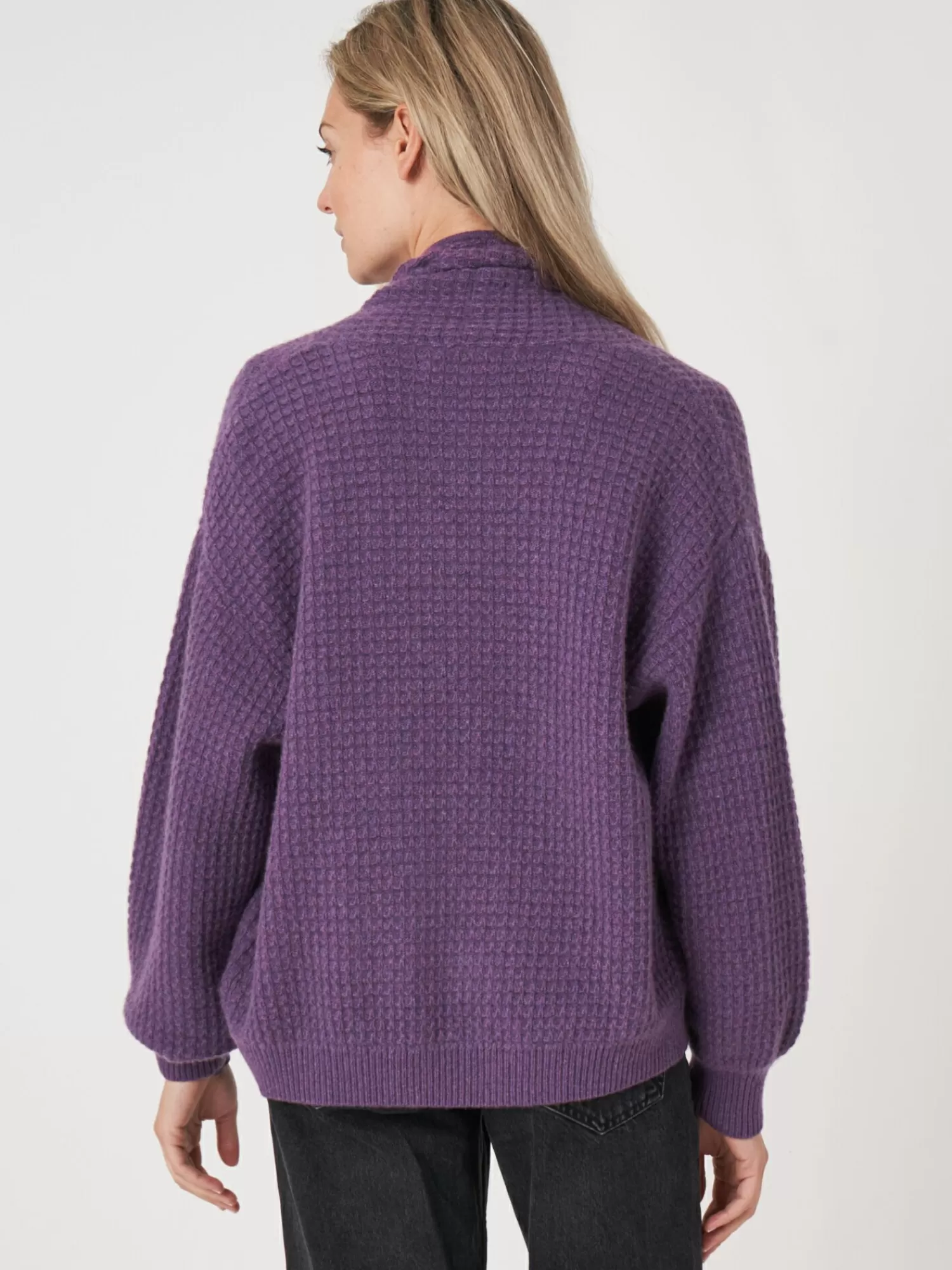 Veste en cachemire à motif relief - Découpe originale pour femme avec finition délicate