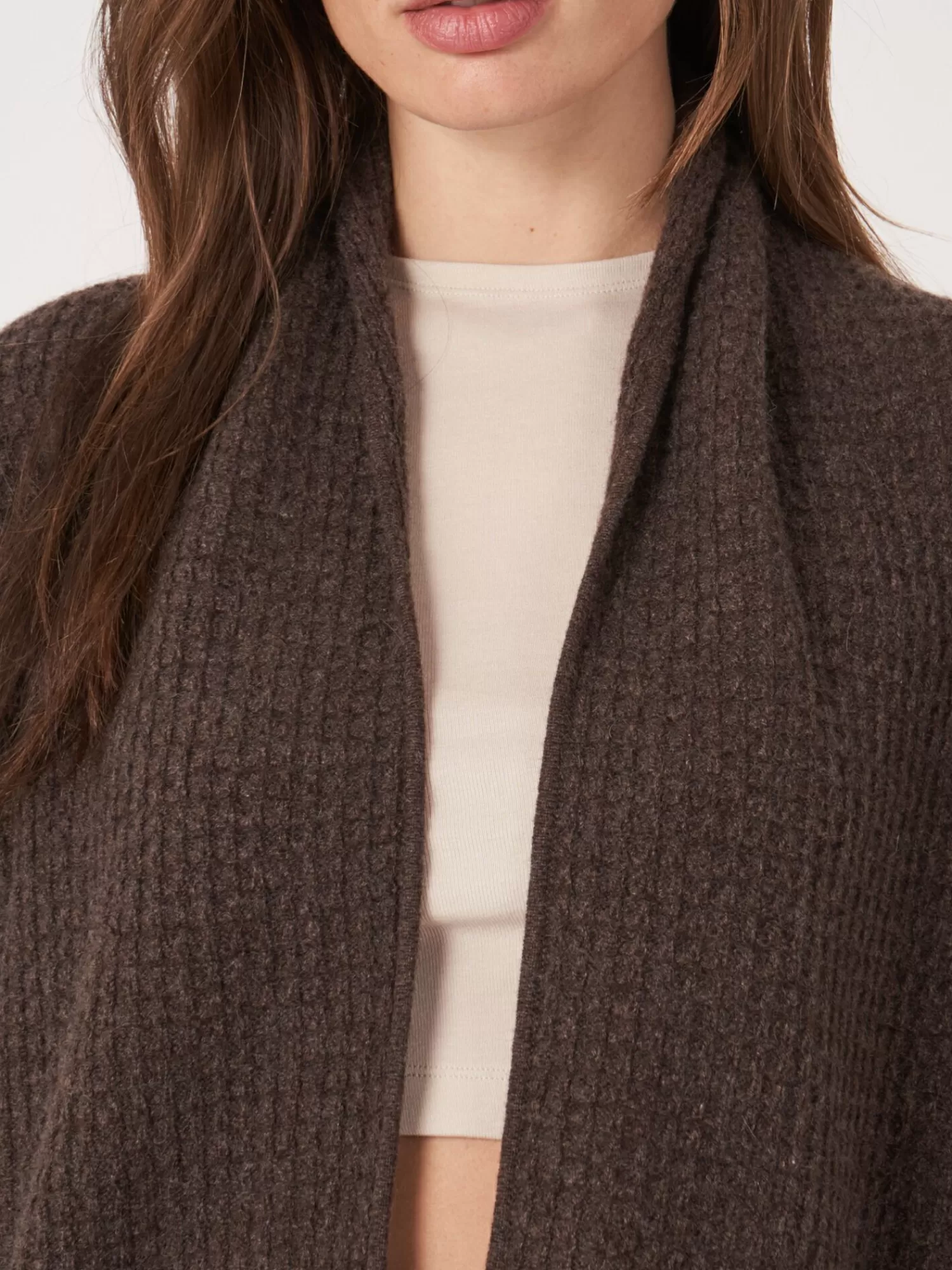 Gilet Femme en Cachemire Texturé Décolleté - Promotion Exclusive sur les Éditions Limitées
