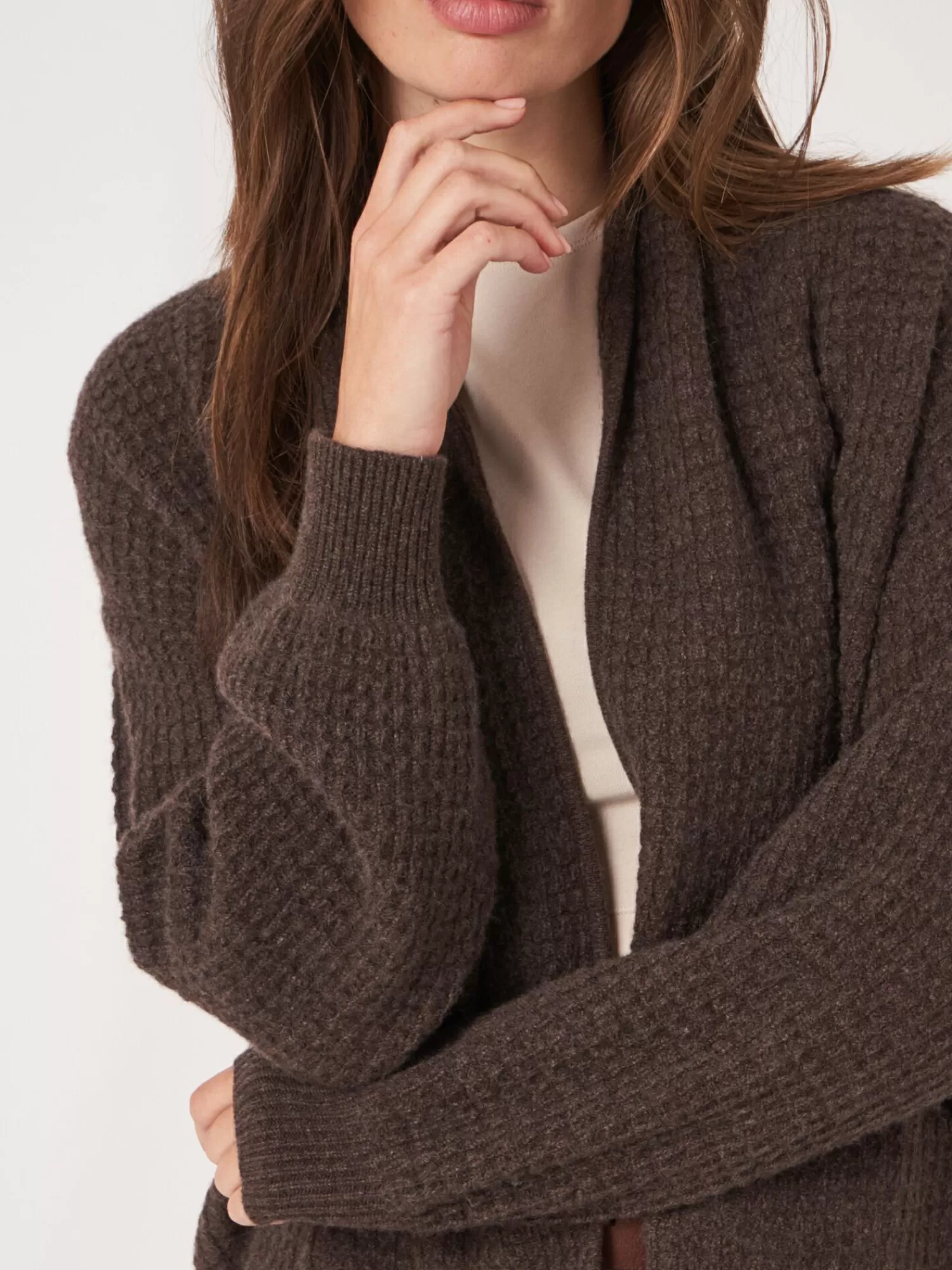 Gilet Femme en Cachemire Texturé Décolleté - Promotion Exclusive sur les Éditions Limitées